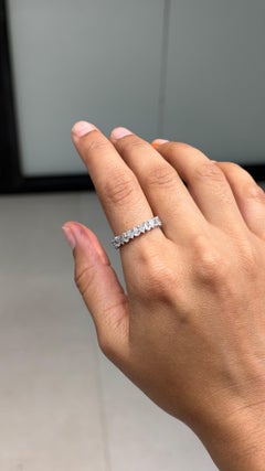 Zertifizierter Ewigkeitsring mit einem Diamanten im Birnenschliff von 2,3 Karat aus 18 Karat Weißgold