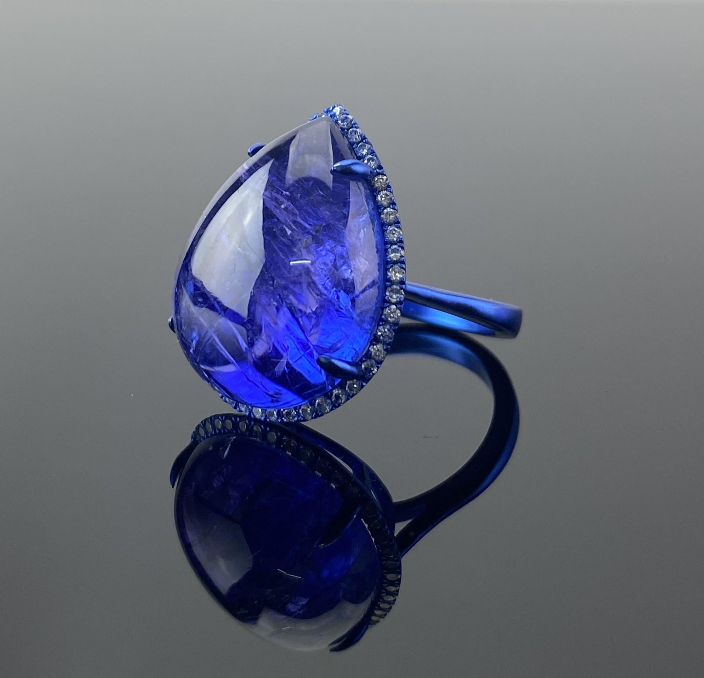 Moderno Anello cocktail con tanzanite e diamanti da 23 carati certificati in oro bianco 18 carati