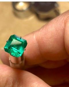 Certified 2.30 Carat Vivid Green Colombian Emerald, CDTEC
