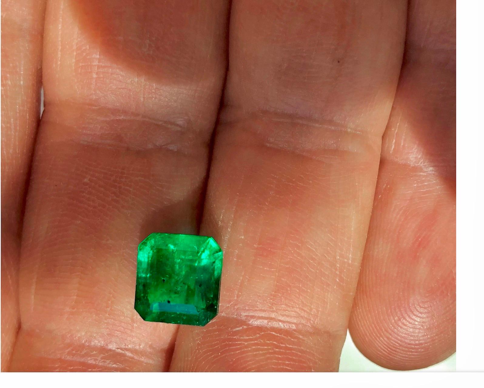 Contemporary Certified 2.30 Carat Natural AAA Colombian Emerald Square Cut Vivid Green For Sale