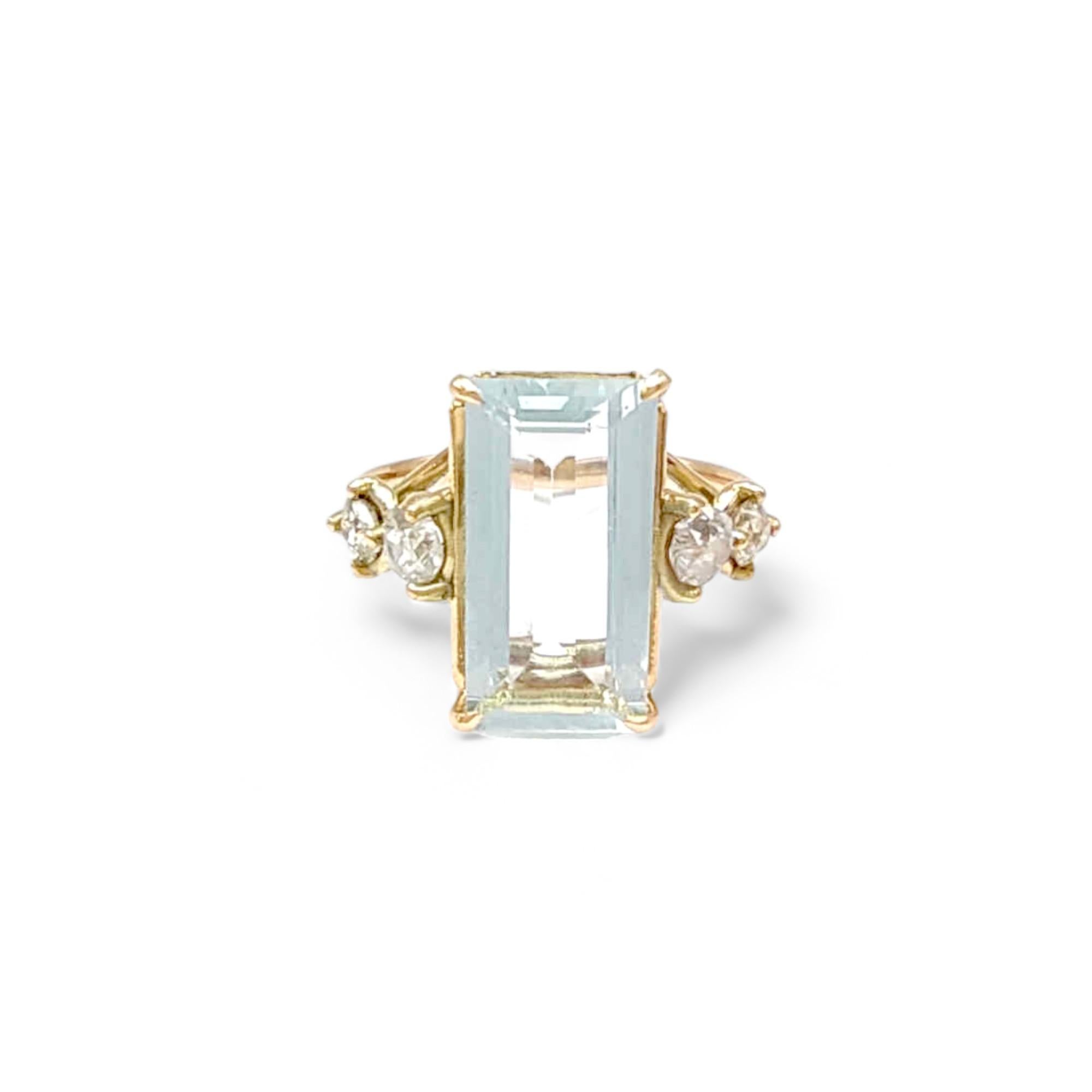 Certified 2.30 carats Aquamarine Engagement Ring - 14k Gold with Diamonds For Sale 1