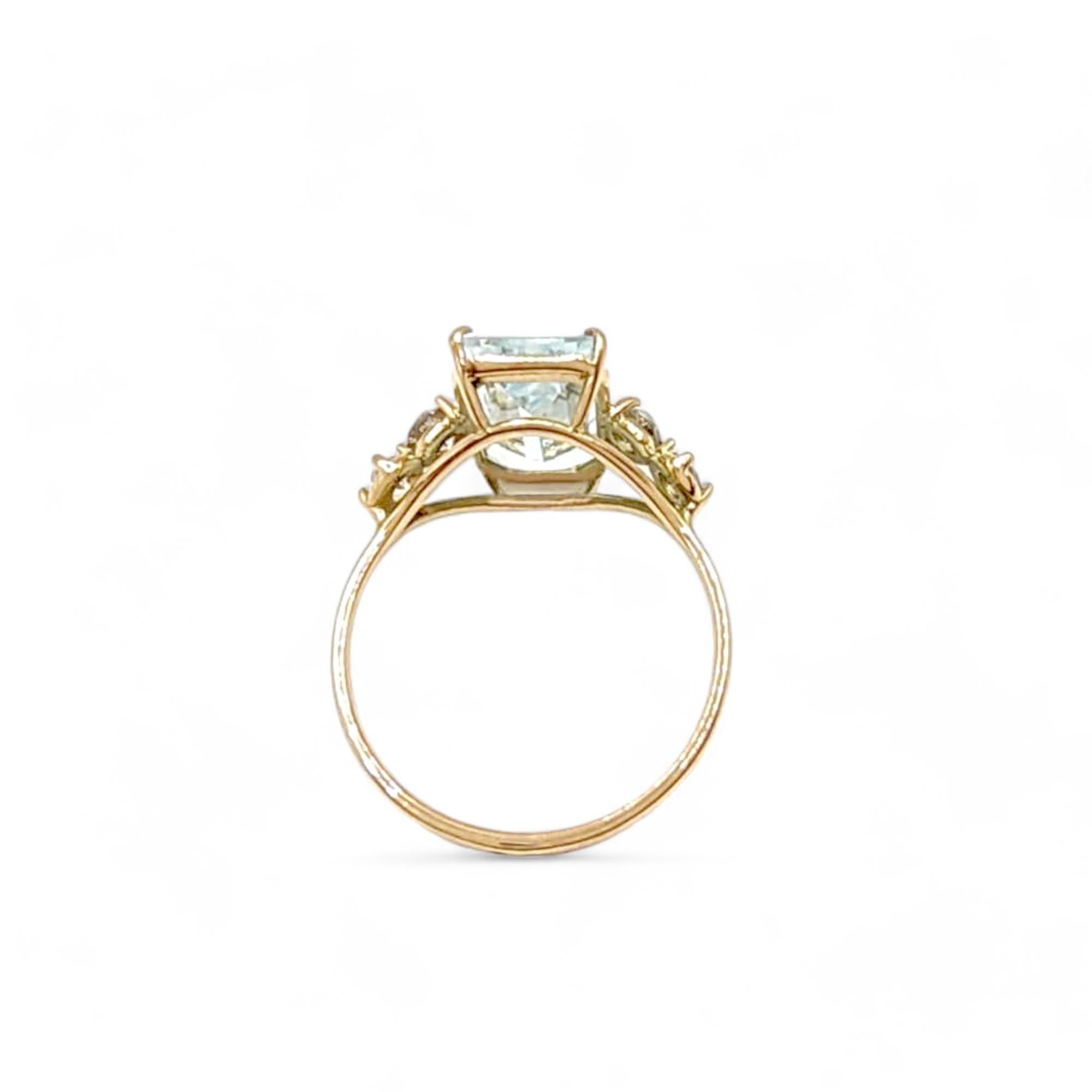 Certified 2.30 carats Aquamarine Engagement Ring - 14k Gold with Diamonds For Sale 3