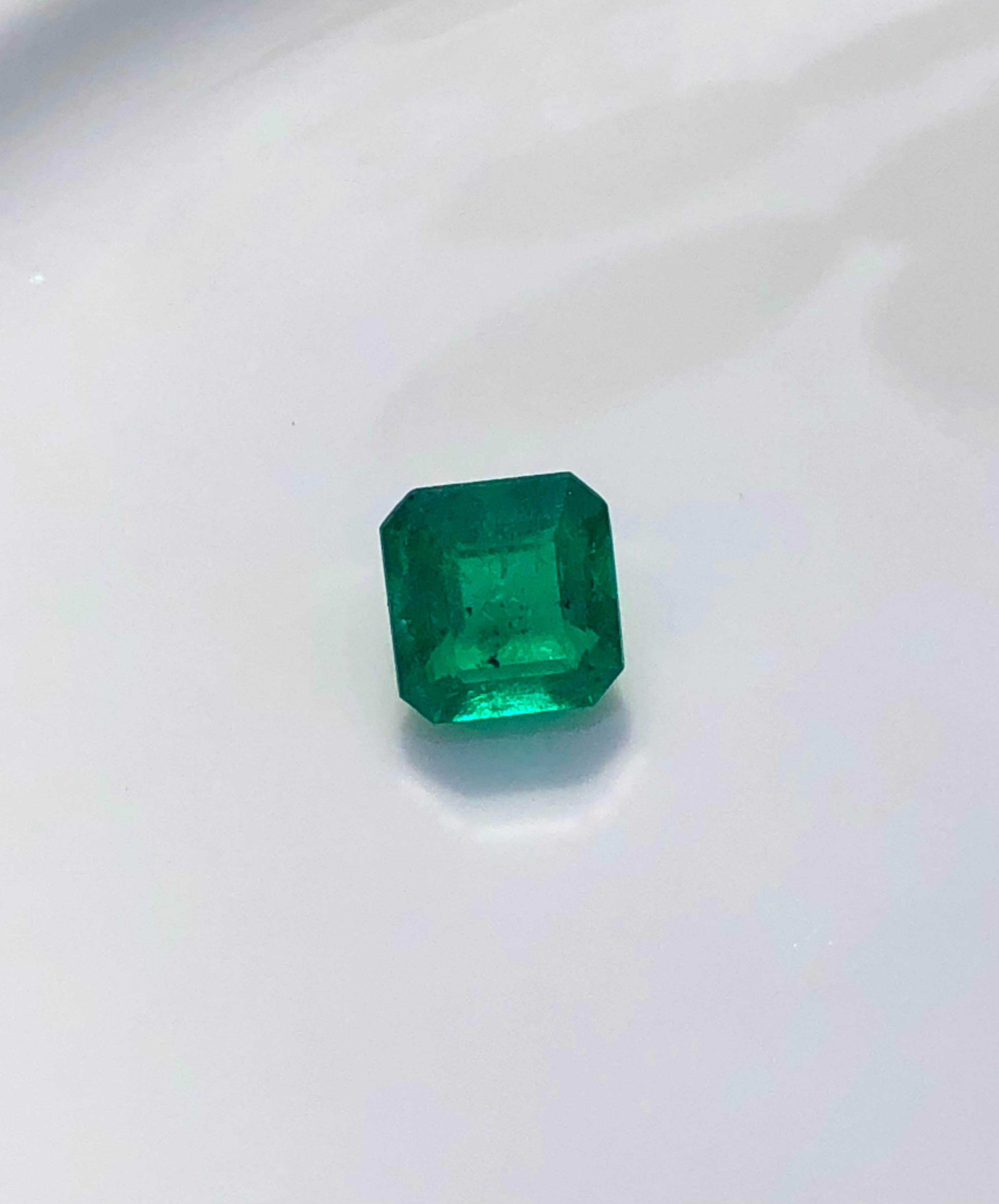 Certified 2.30 Carat Natural AAA Colombian Emerald Square Cut Vivid Green For Sale 1