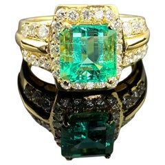 Certified 2.31 Carat Colombian Emerald and Diamond Cocktail Ring in 18K Gold