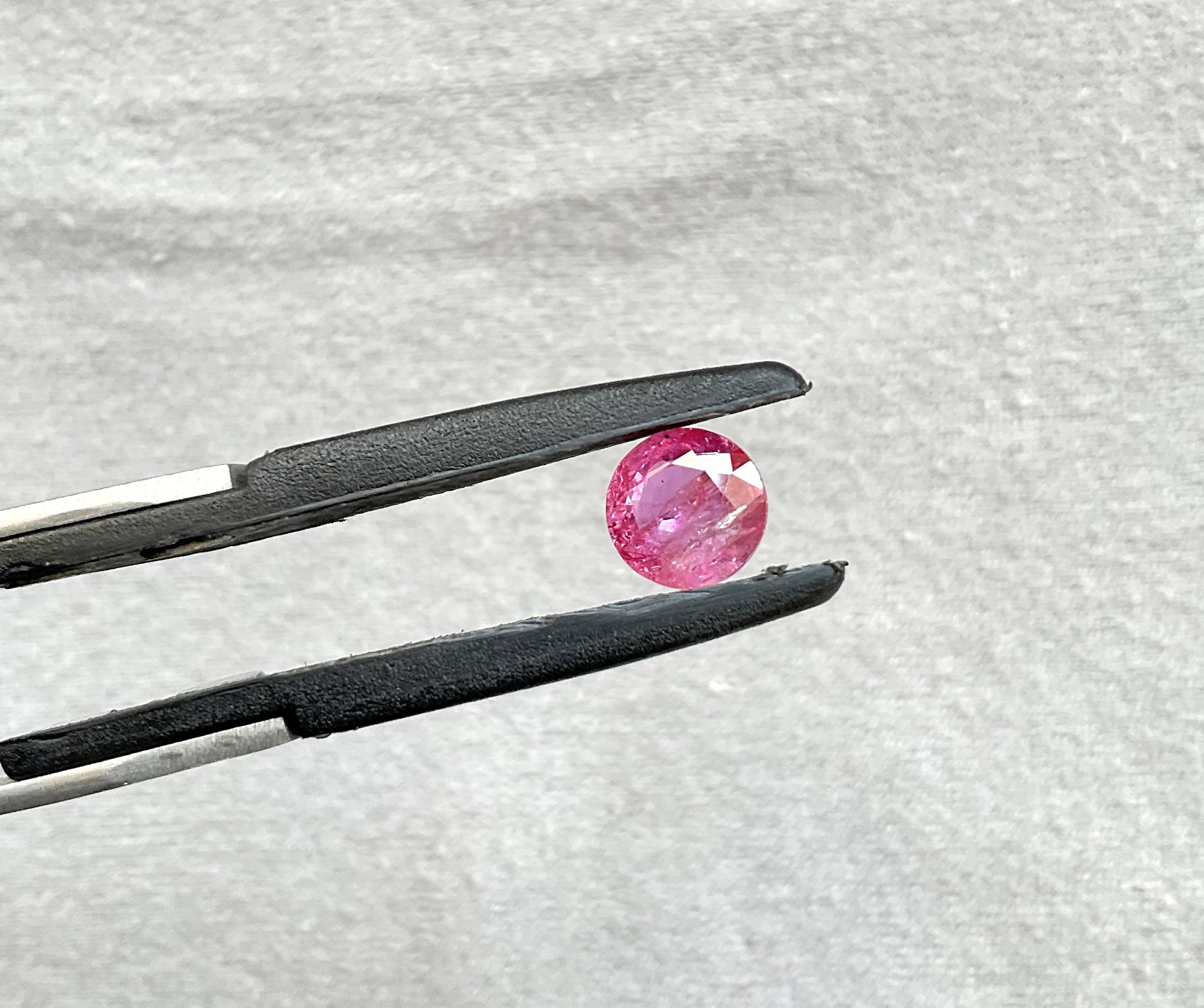 Rubí de Mozambique certificado 2.31 quilates Piedra tallada redonda facetada sin calor Gema natural Corte redondo en venta