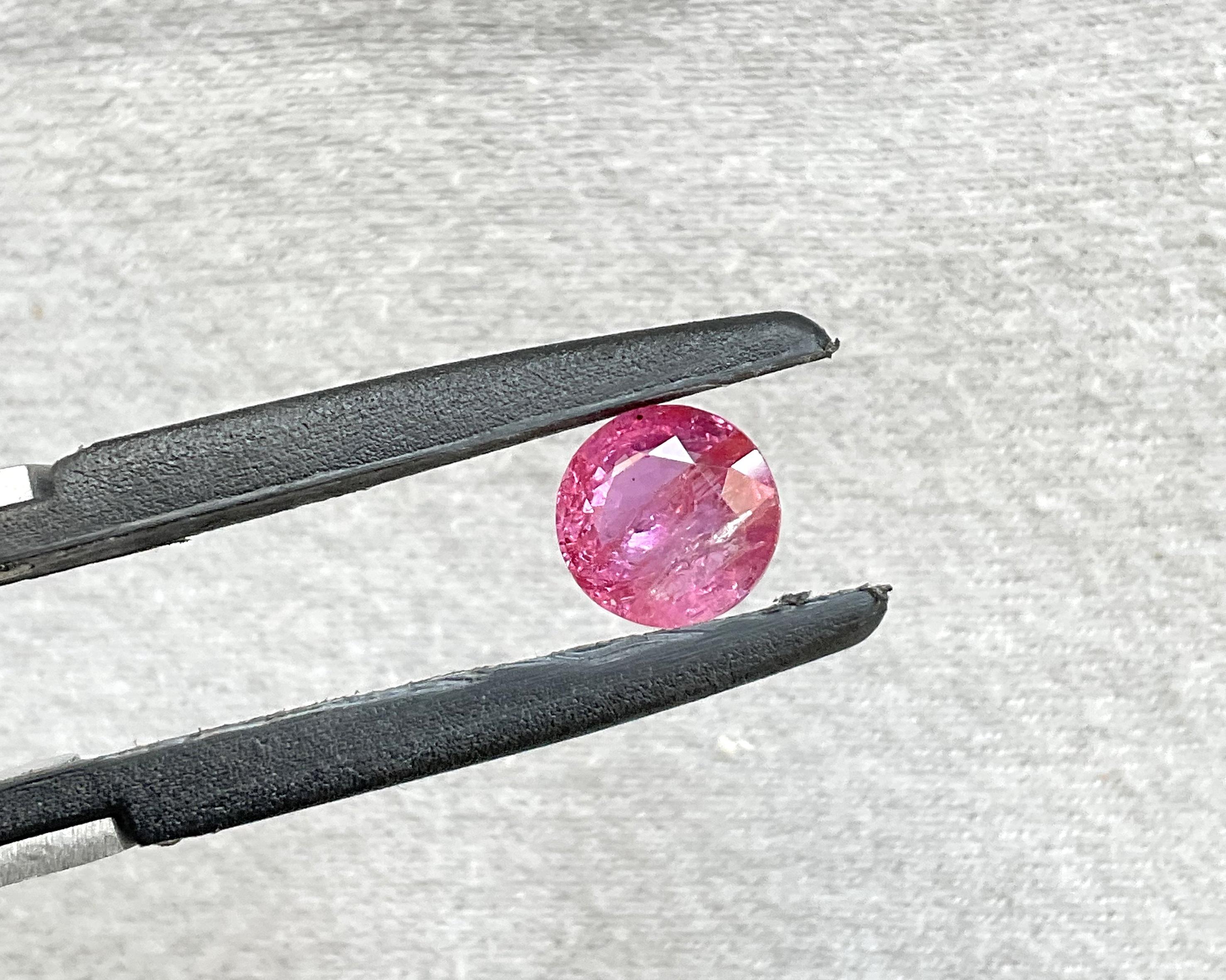 Femenino o masculino Rubí de Mozambique certificado 2.31 quilates Piedra tallada redonda facetada sin calor Gema natural en venta