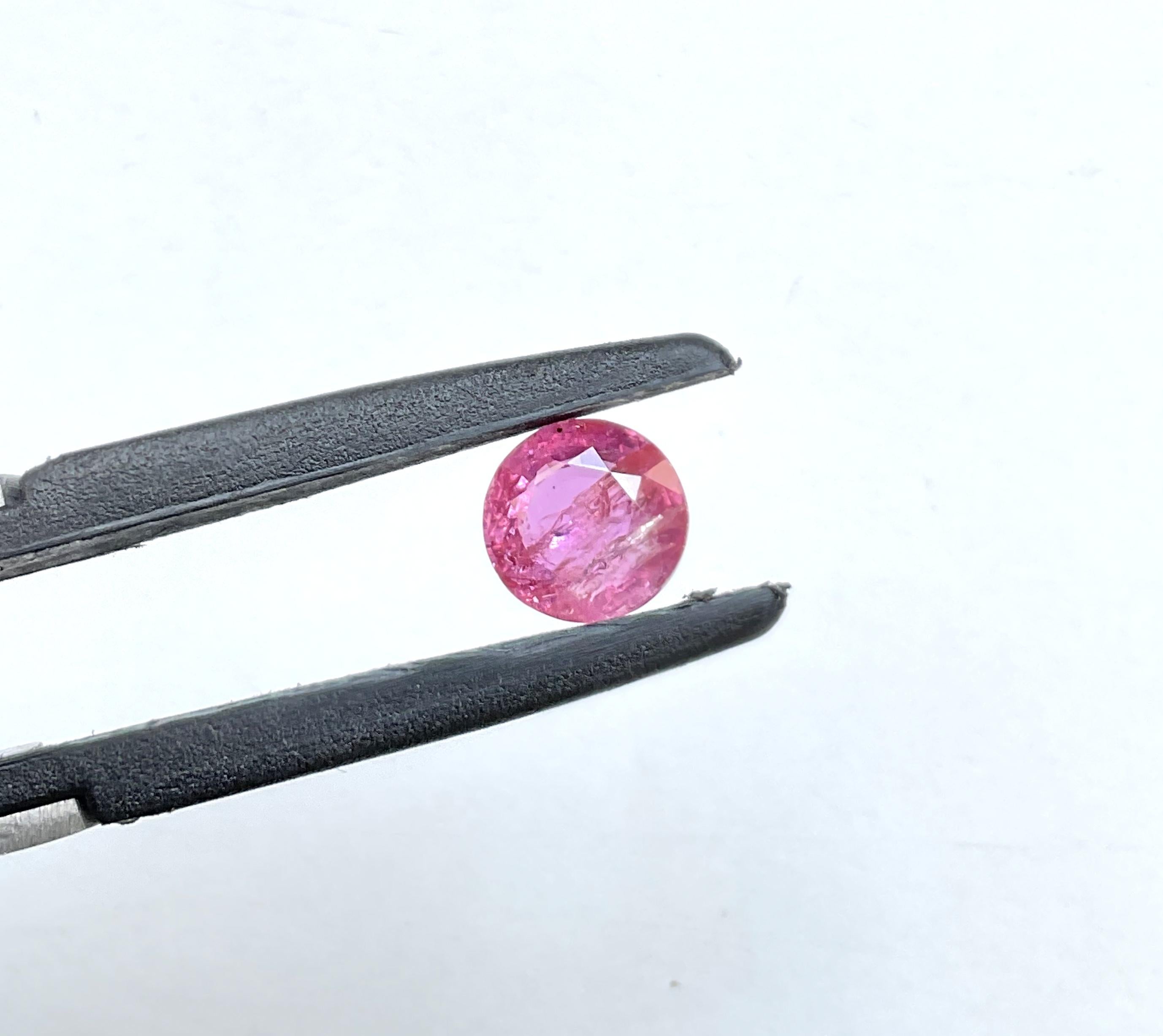 Rubí de Mozambique certificado 2.31 quilates Piedra tallada redonda facetada sin calor Gema natural en venta 1