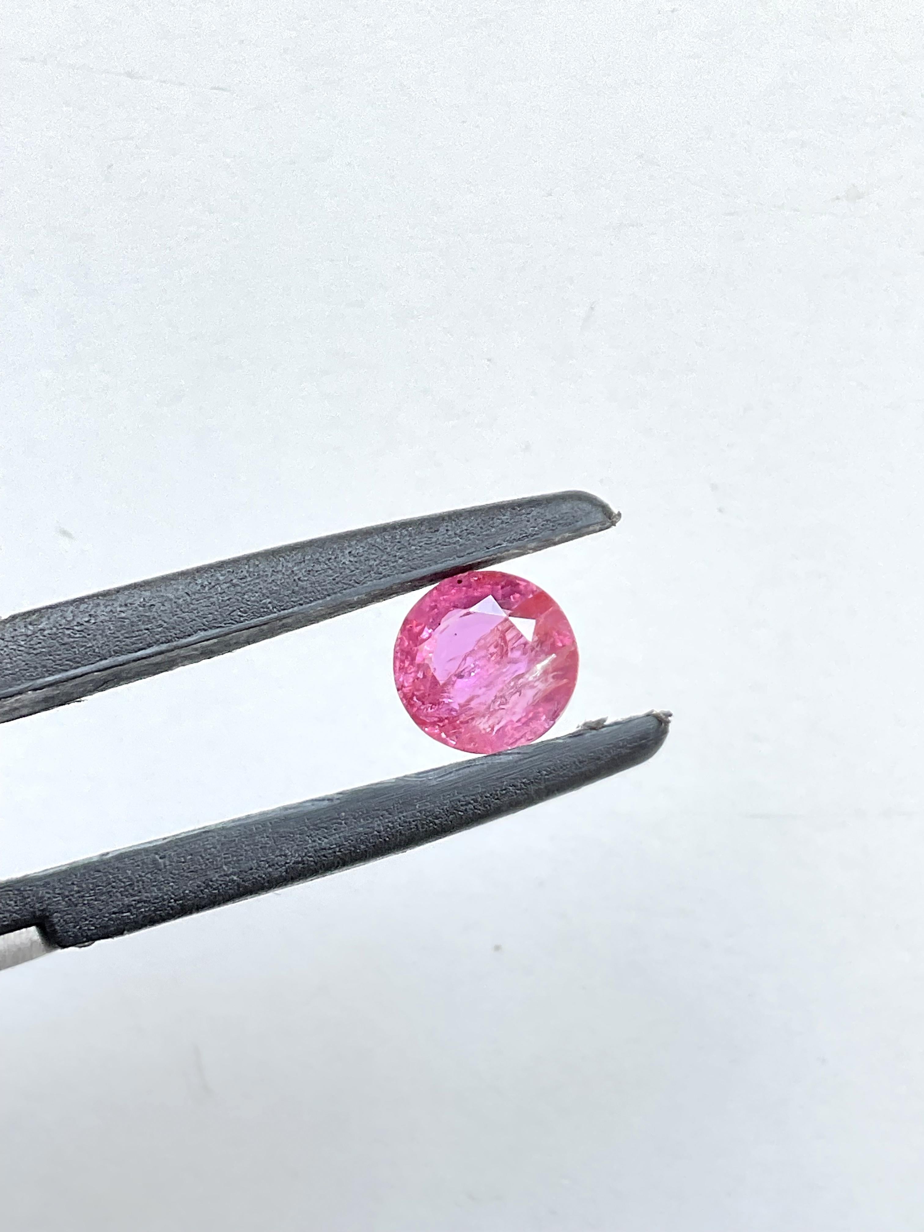 Rubí de Mozambique certificado 2.31 quilates Piedra tallada redonda facetada sin calor Gema natural en venta 2