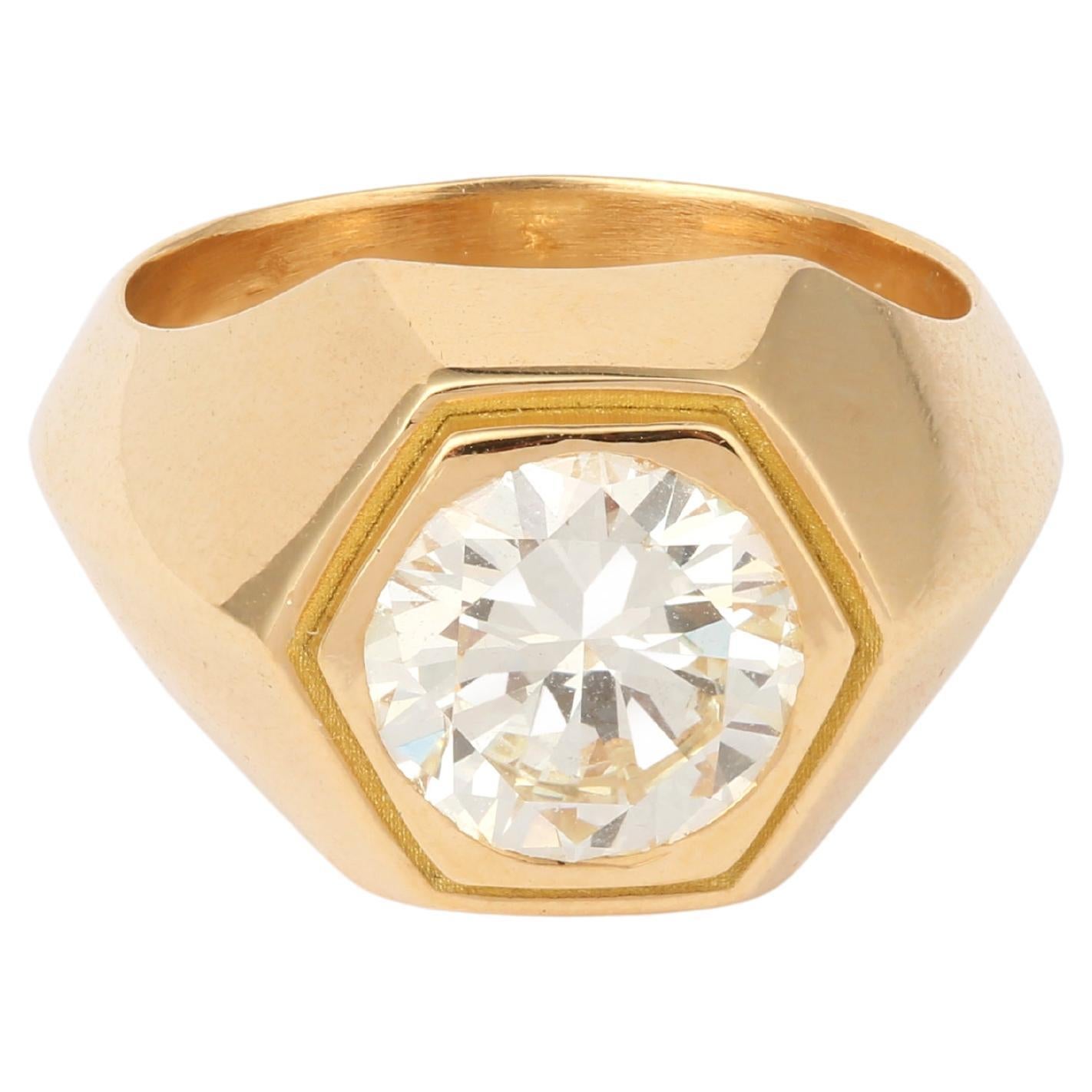 Certified 2.35 Carat Diamond 18 Carat Yellow Gold Signet Ring For Sale