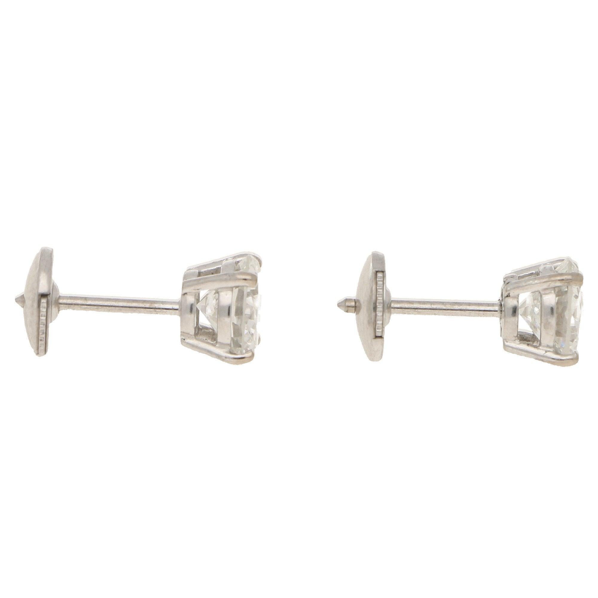 Certified 2.35 Carat Diamond Stud Earrings in White Gold In Excellent Condition For Sale In London, GB