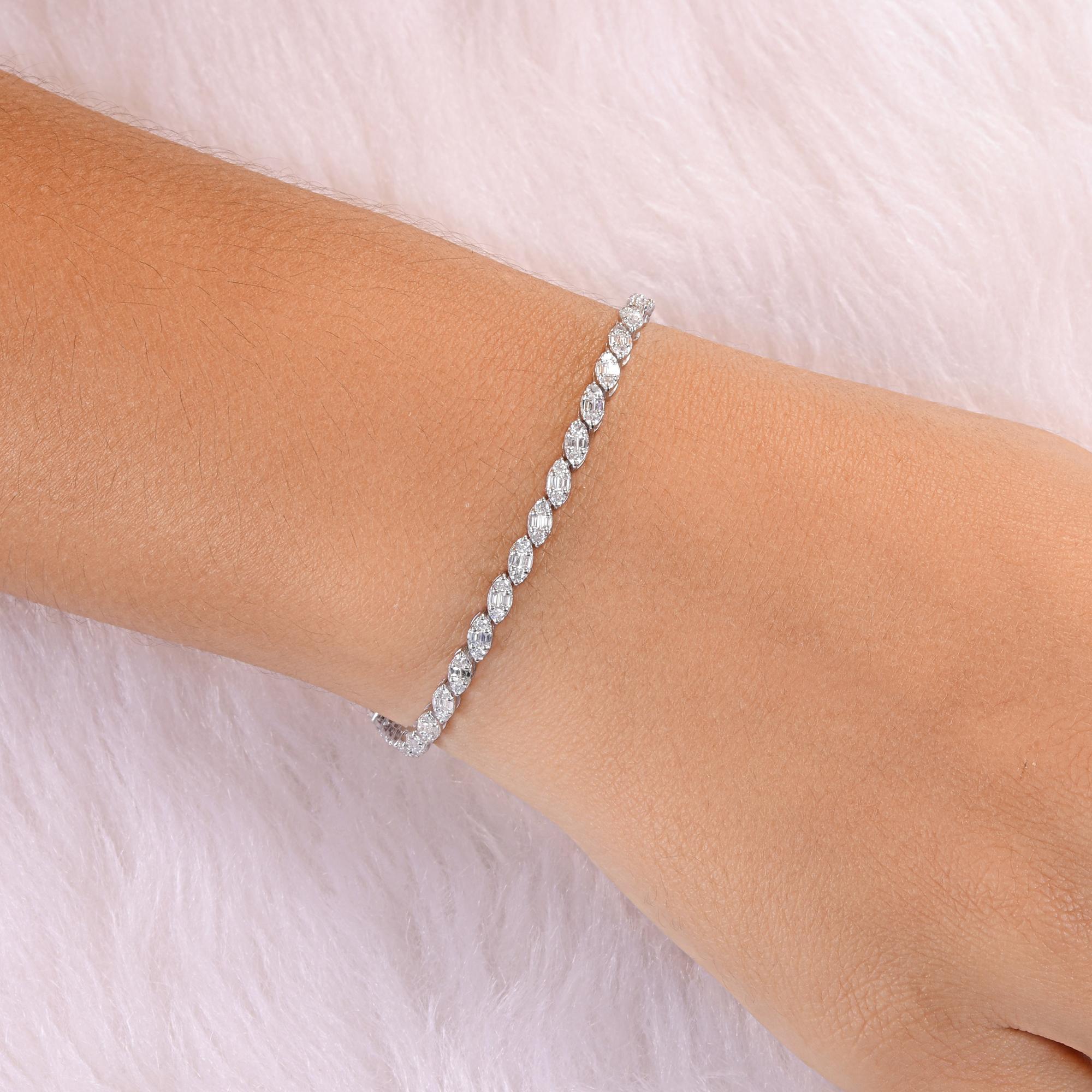 Pulsera de tenis con diamantes certificados de 2,35 qt en oro blanco de 14 quilates Joyería hecha a mano
La pulsera presenta una hilera sin fisuras de brillantes diamantes dispuestos en delicados engastes en forma de marquesa, que le confieren una