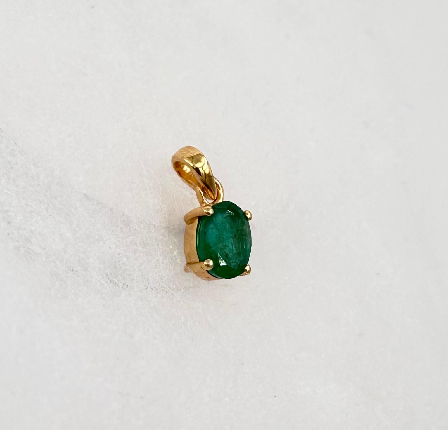 2.35ct Emerald Pendant 14k Gold Emerald Pendant Hallmark Natural Emerald Pendant In New Condition For Sale In Delhi, DL