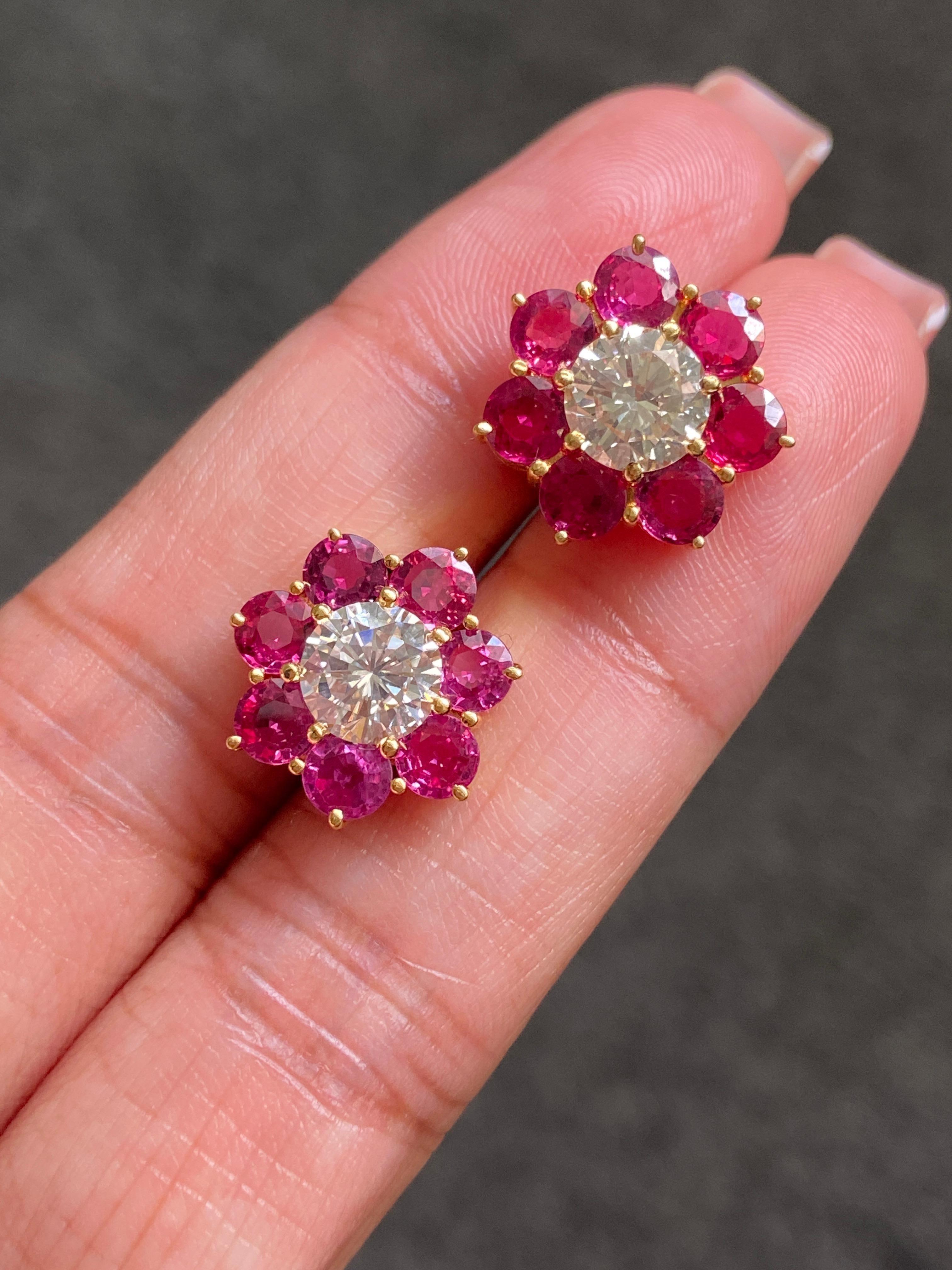 Borchie con diamanti e rubini certificati da 2,4 carati VVS Qaulity in oro giallo 18 carati in vendita 4