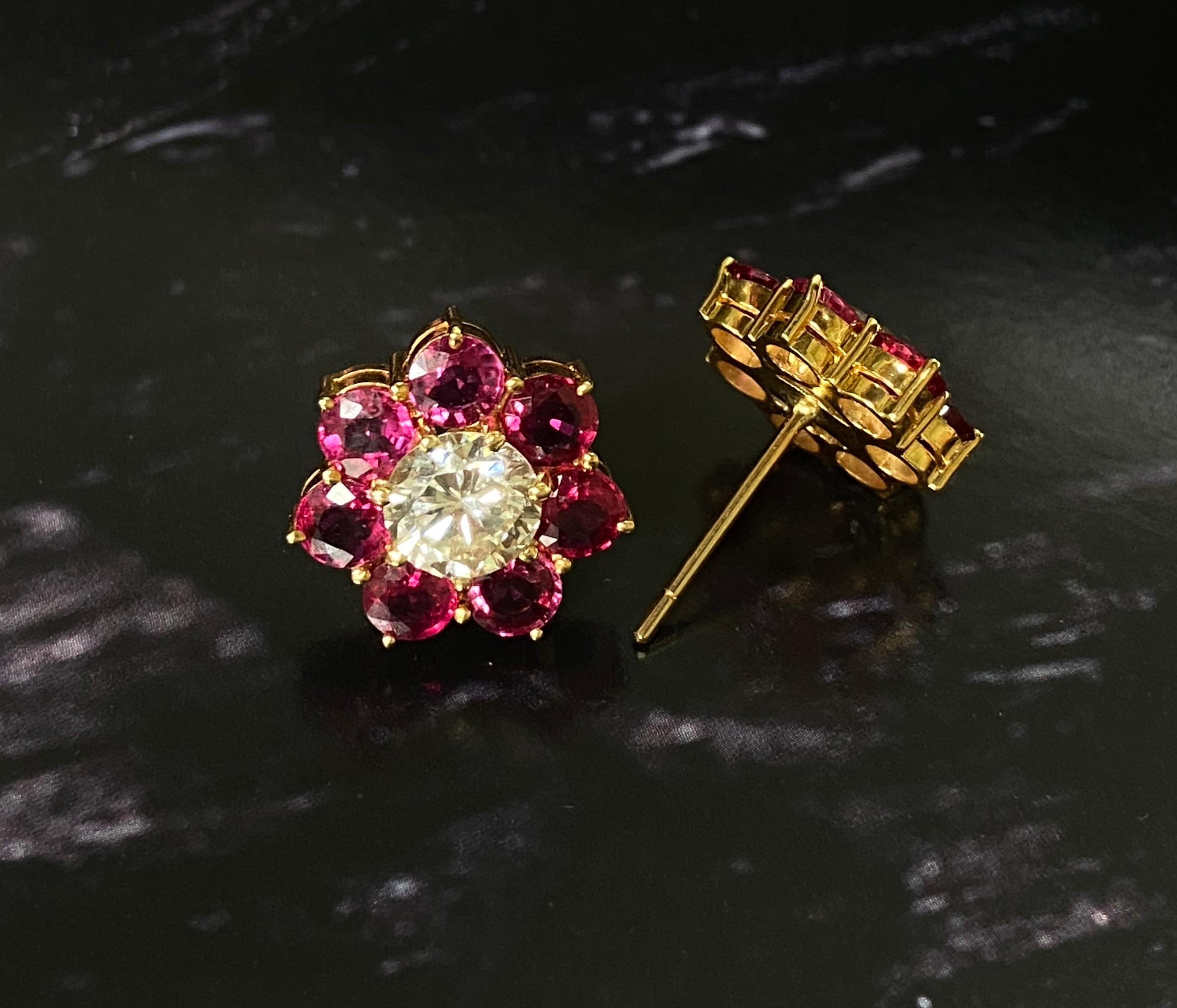 Borchie con diamanti e rubini certificati da 2,4 carati VVS Qaulity in oro giallo 18 carati in vendita 5