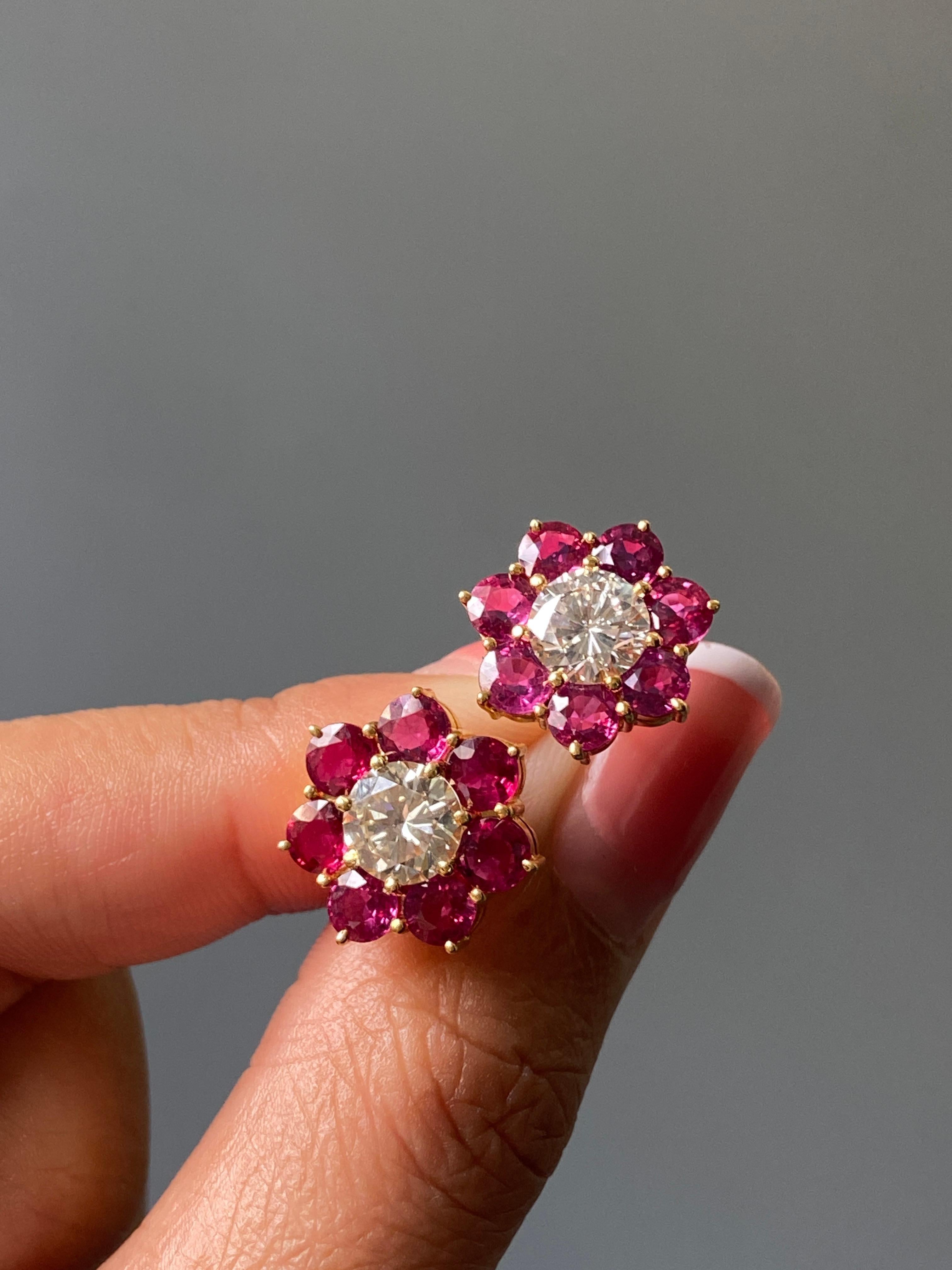 Borchie con diamanti e rubini certificati da 2,4 carati VVS Qaulity in oro giallo 18 carati in vendita 1