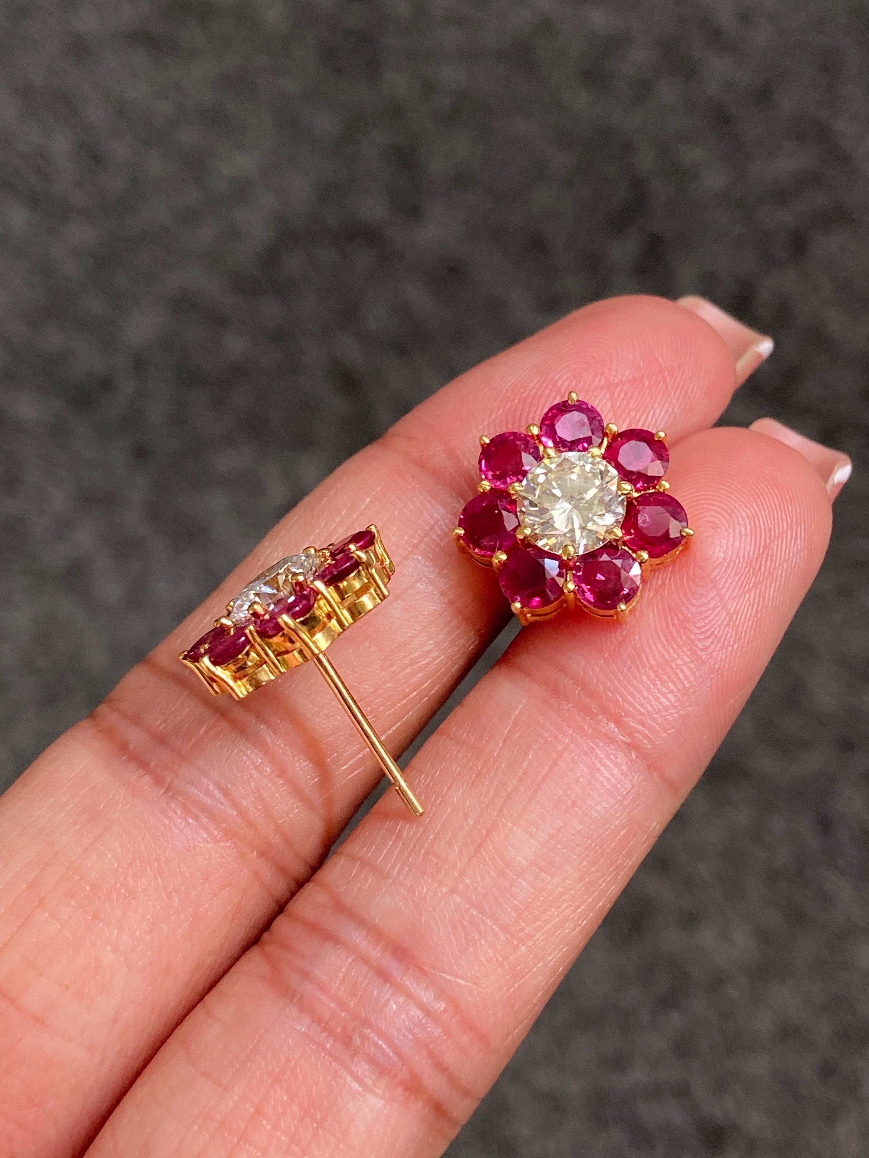 Borchie con diamanti e rubini certificati da 2,4 carati VVS Qaulity in oro giallo 18 carati in vendita 2