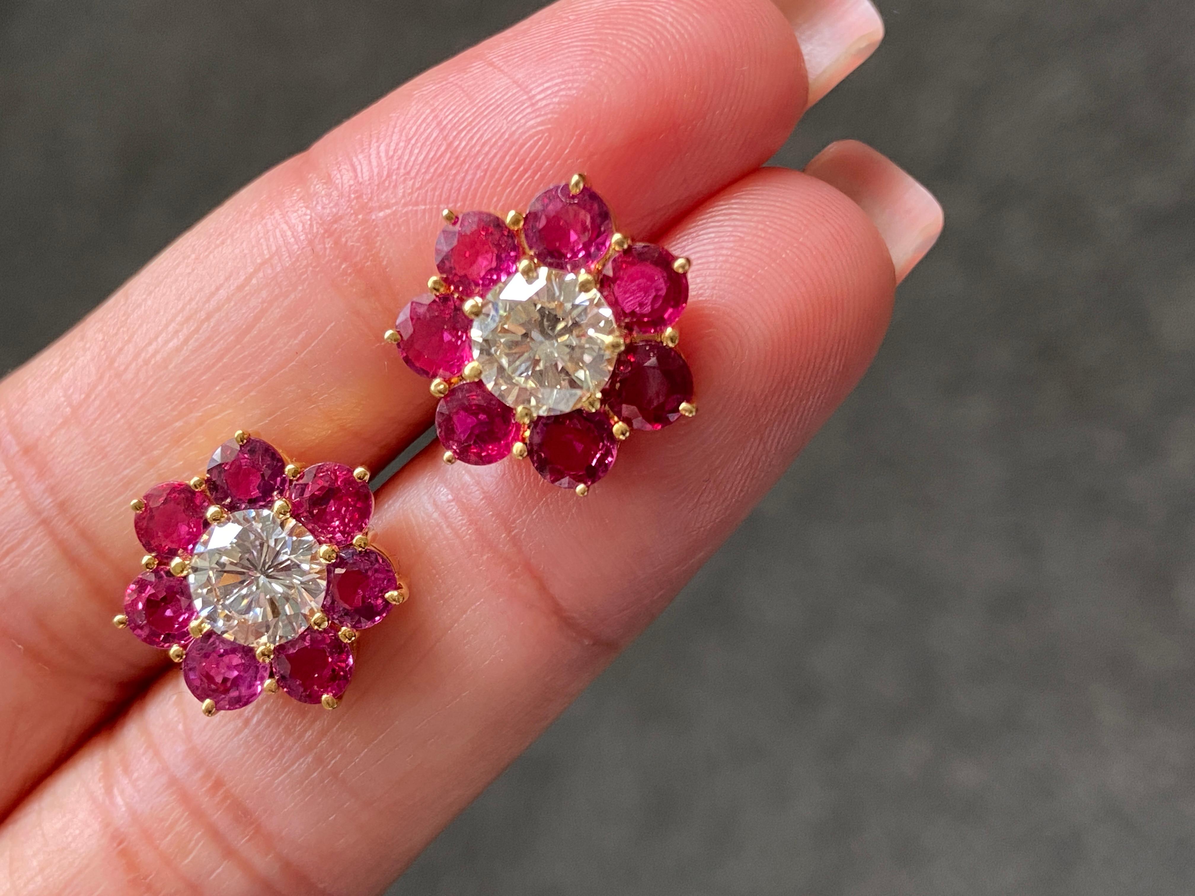 Borchie con diamanti e rubini certificati da 2,4 carati VVS Qaulity in oro giallo 18 carati in vendita 3