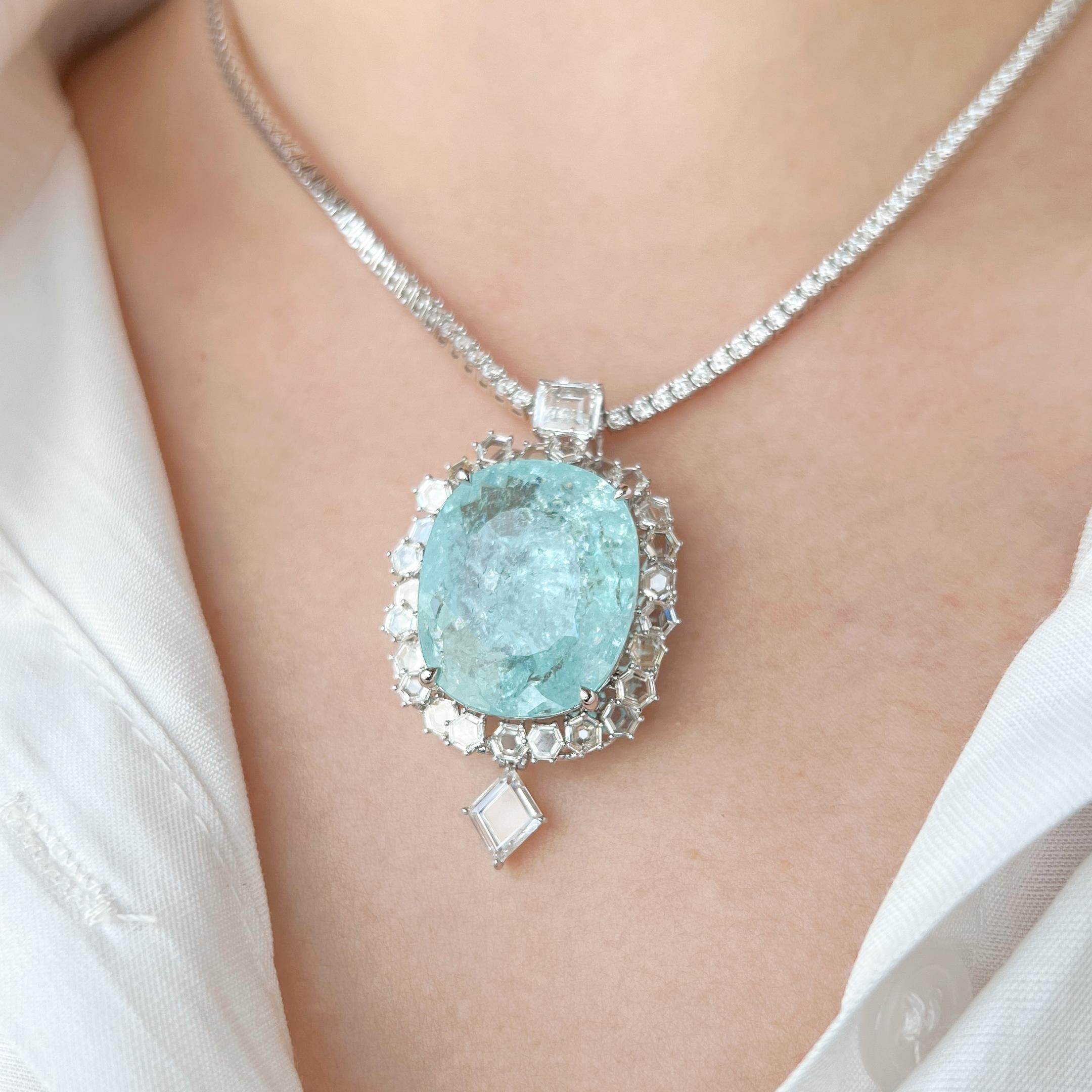 Chef d'oeuvre transformable certifié 24 cts Mozambique Paraiba & 8.26 cts Diamant en vente