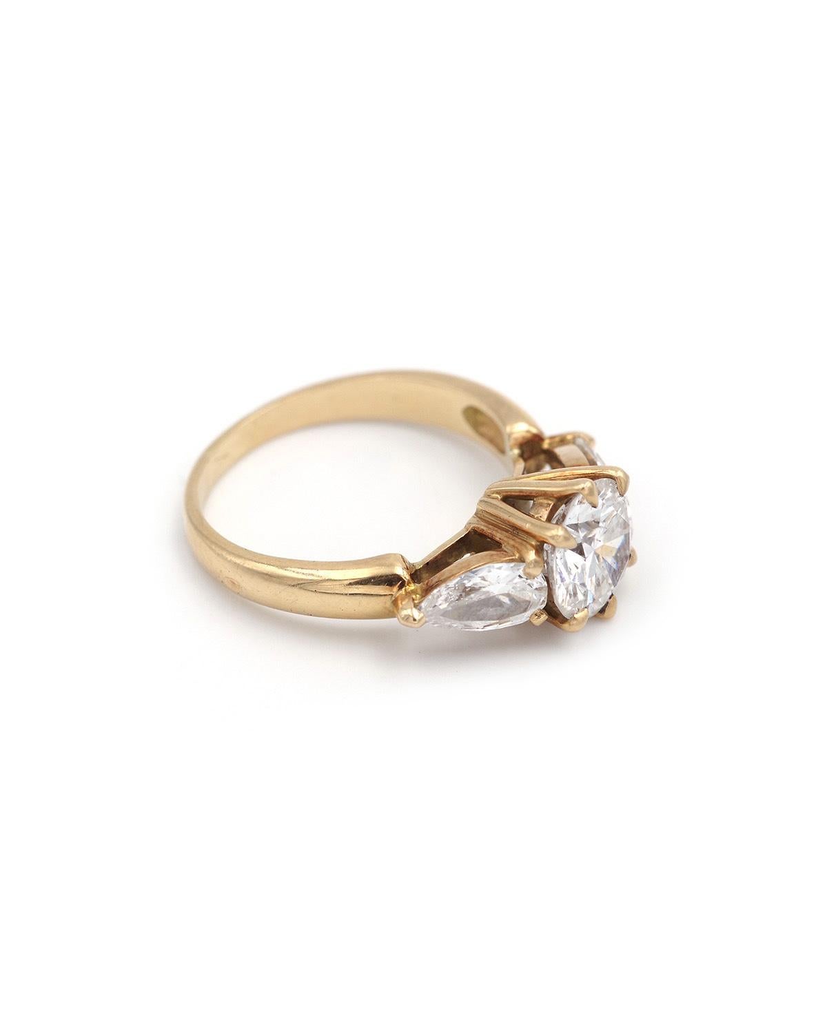 Bague en or jaune 18 carats avec diamant certifié de 2,40 carats Pour femmes en vente