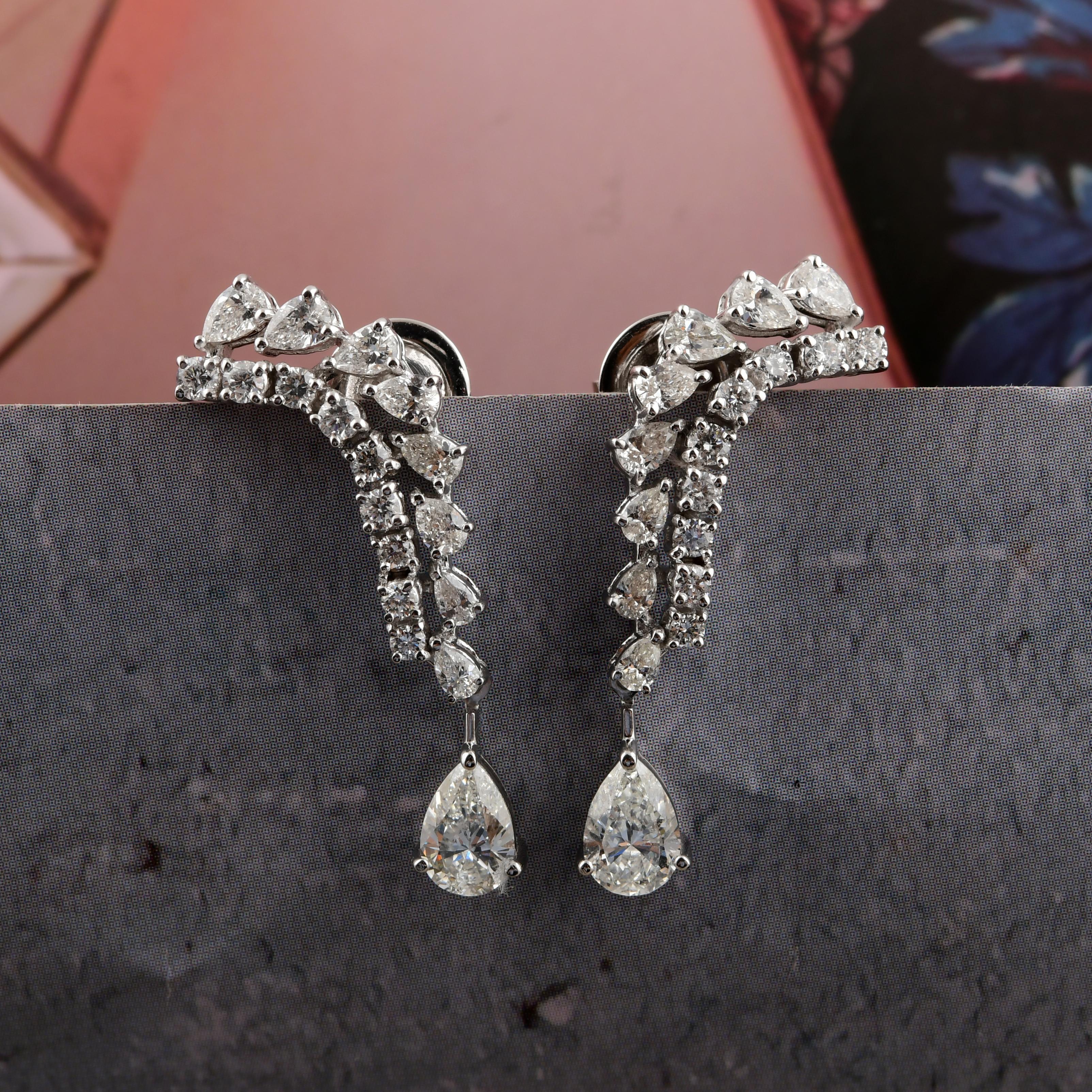 Moderne Boucles d'oreilles pendantes en or blanc 18k certifiées 2.43 carats SI/HI Diamond Curve en vente