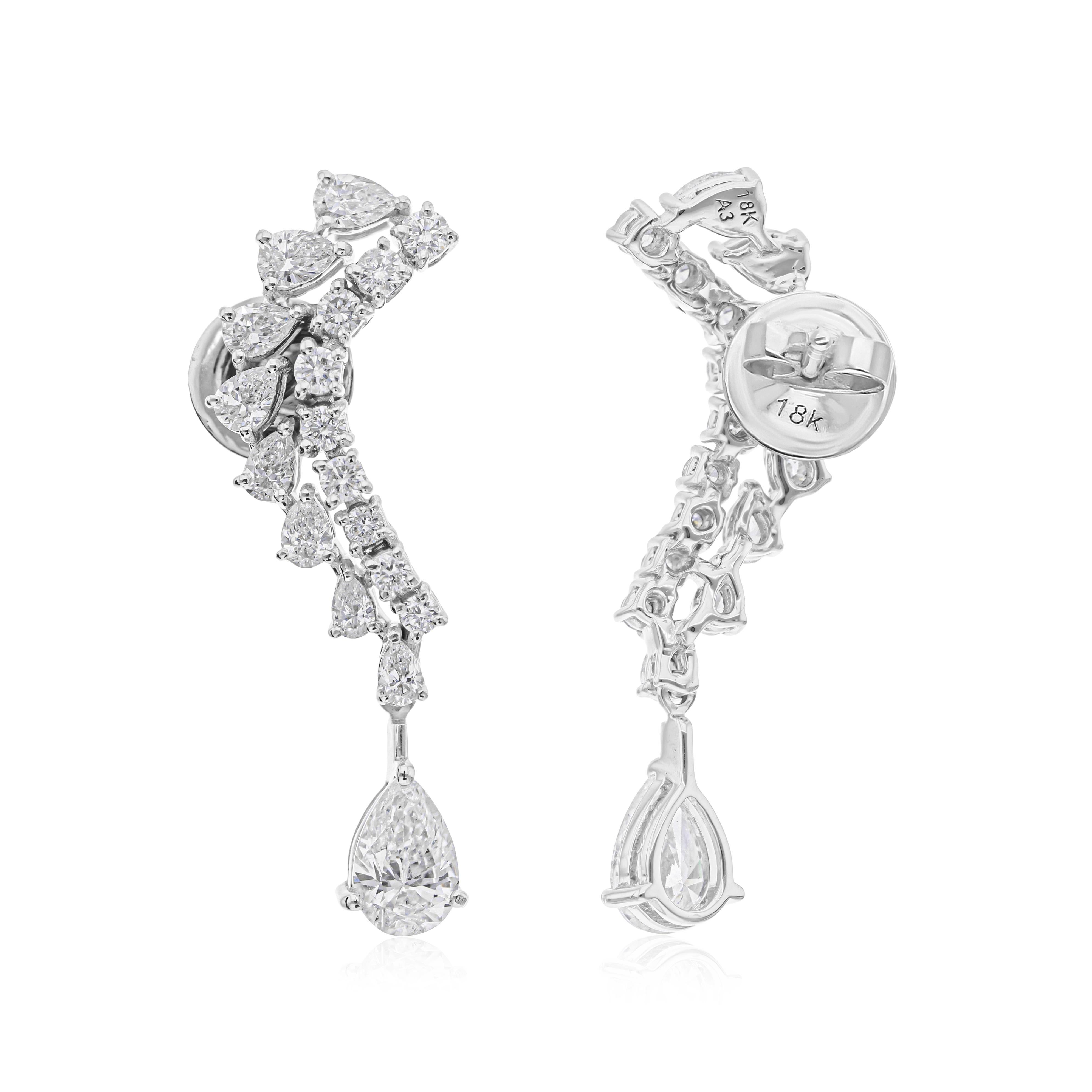 Boucles d'oreilles pendantes en or blanc 18k certifiées 2.43 carats SI/HI Diamond Curve Neuf - En vente à Diera, Dubai