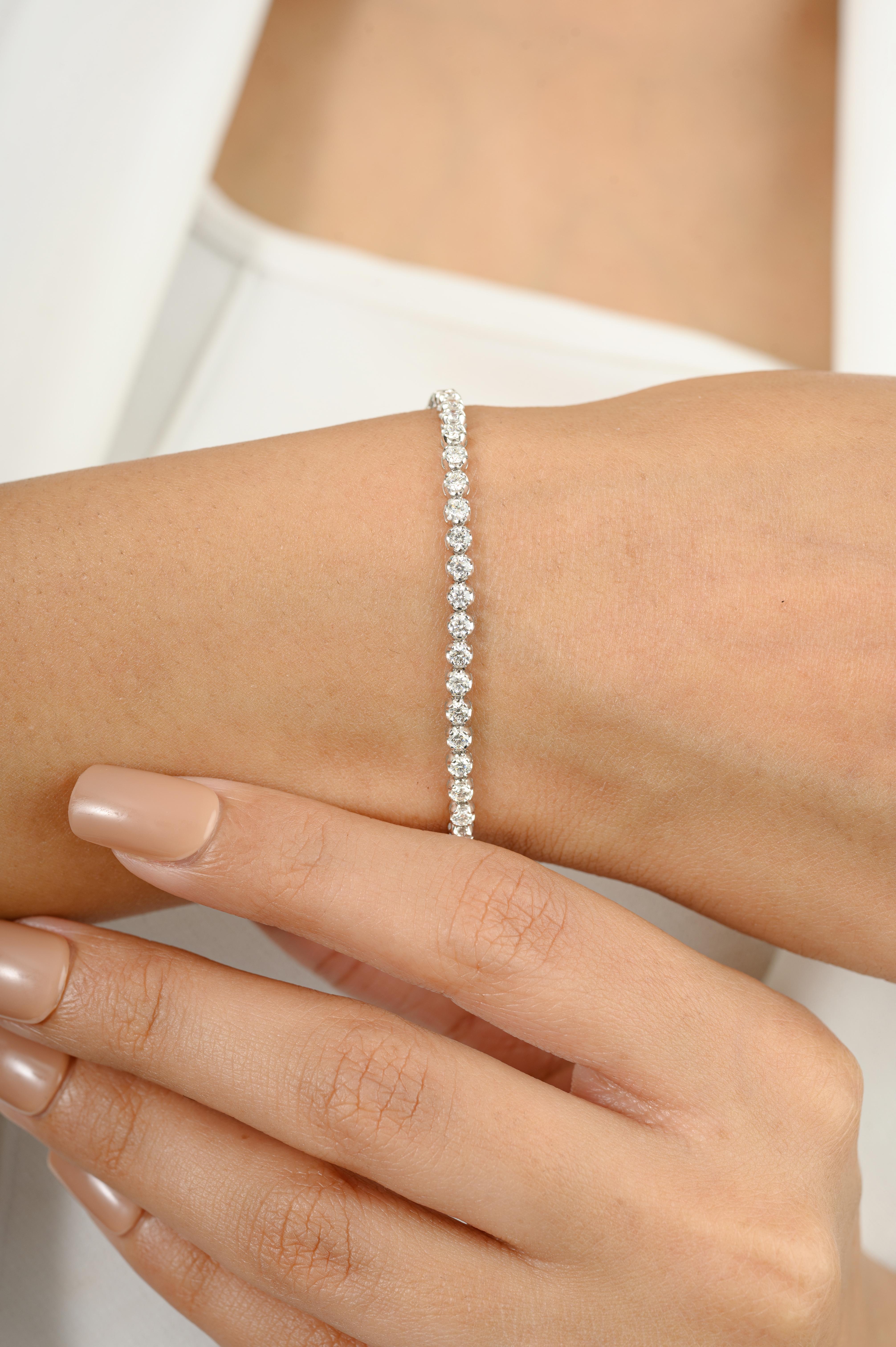 Women's Certified 2.44 CTW Sleek Diamond Tennis Bracelet for Wedding in 18k White Gold For Sale