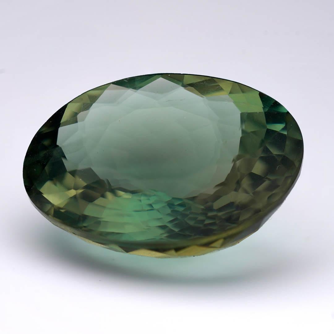 Certified 24.47 Carat Green Apatite Gemstone In condizioni Nuovo in vendita a New York, NY