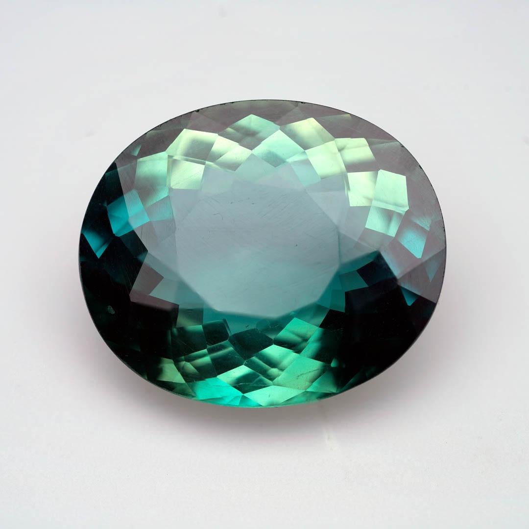 Certified 24.47 Carat Green Apatite Gemstone in vendita 2