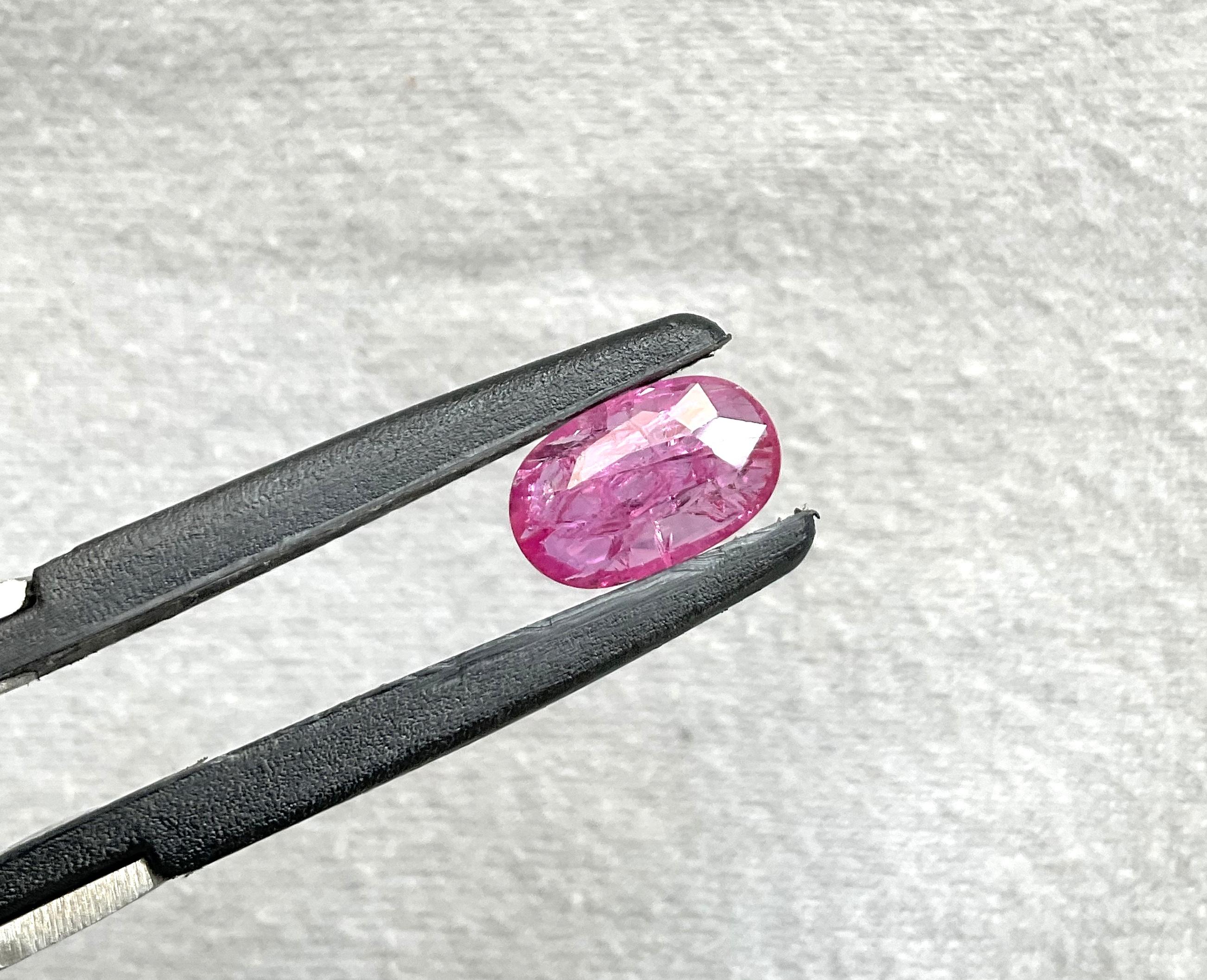Certified 2.47 Carats Mozambique Ruby Oval Faceted Cut stone No Heat Natural Gem In New Condition For Sale In Jaipur, RJ