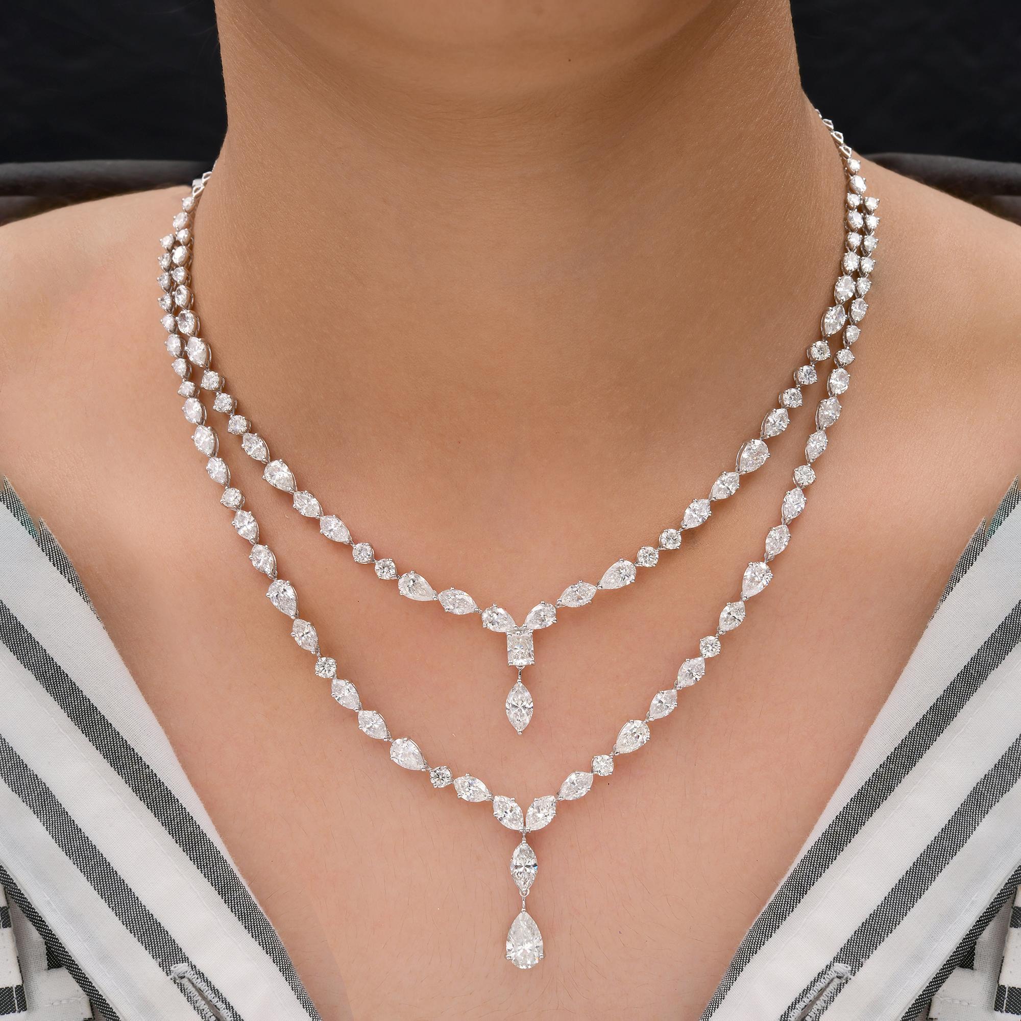 Wir stellen Ihnen die außergewöhnliche Certified 24.94 Carat Diamond Multi Strand Necklace vor, ein wahres Meisterwerk der Juwelierkunst, das Luxus und Brillanz verkörpert. Dieses mit außergewöhnlicher Kunstfertigkeit und Liebe zum Detail gefertigte