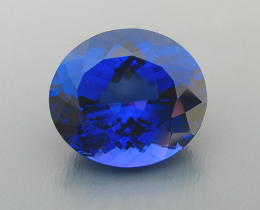 Tanzanite bleue brillante certifiée 24,97 carats du début des années 1990 ! en vente 5