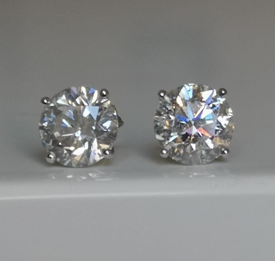 2.5 carat diamond stud earrings