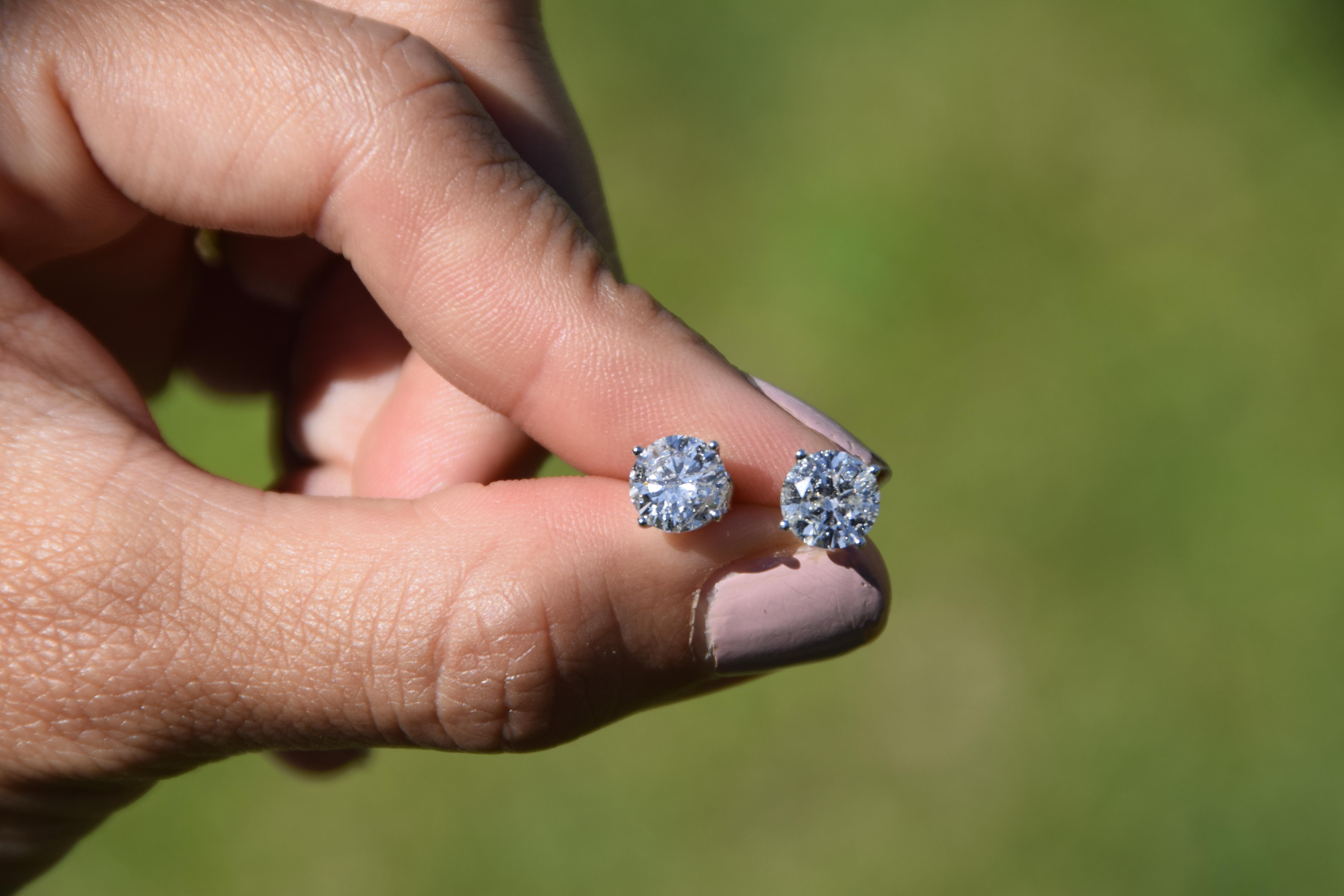 2.5 carat diamond studs