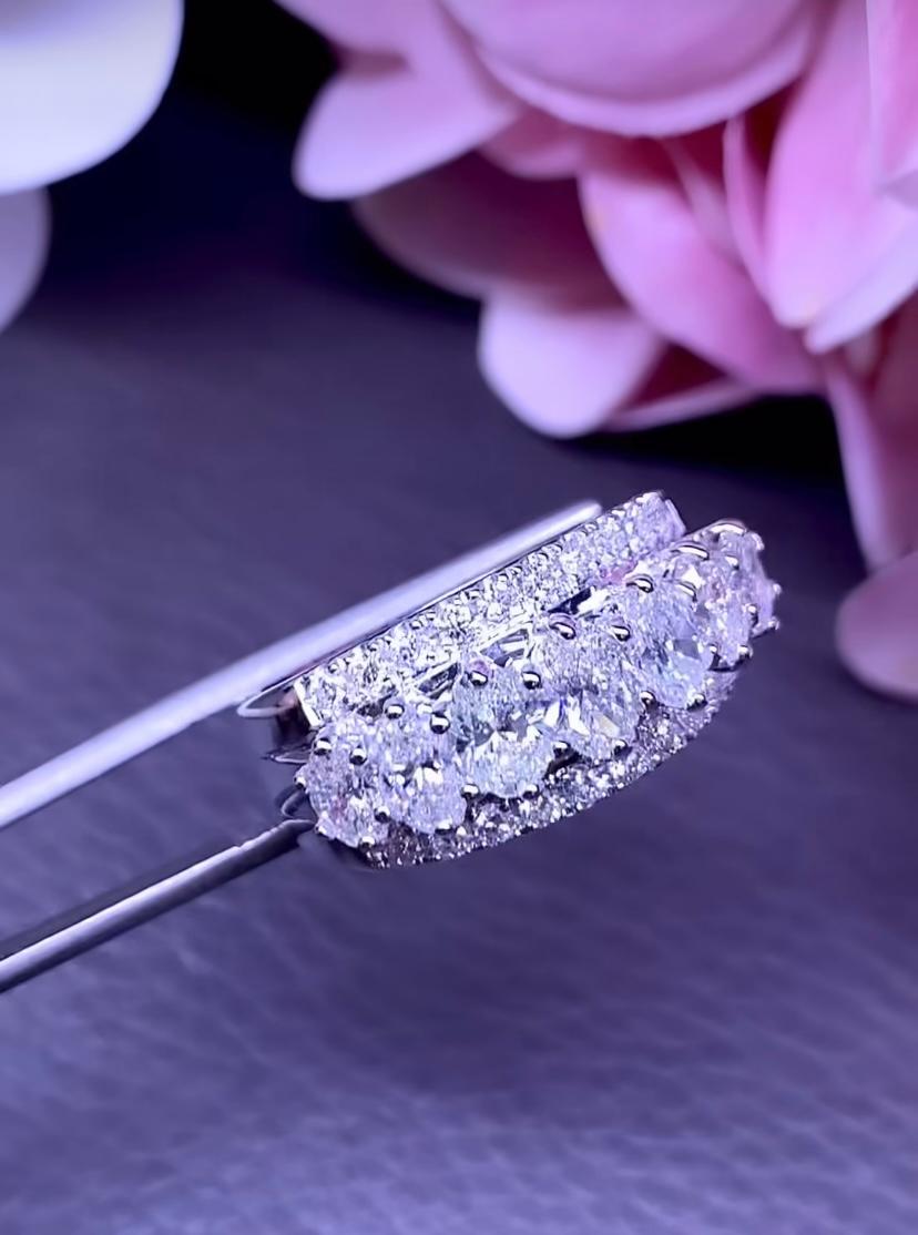 Mixed Cut Certified 2.50 Carats Natural Diamonds 18K Gold Ring For Sale