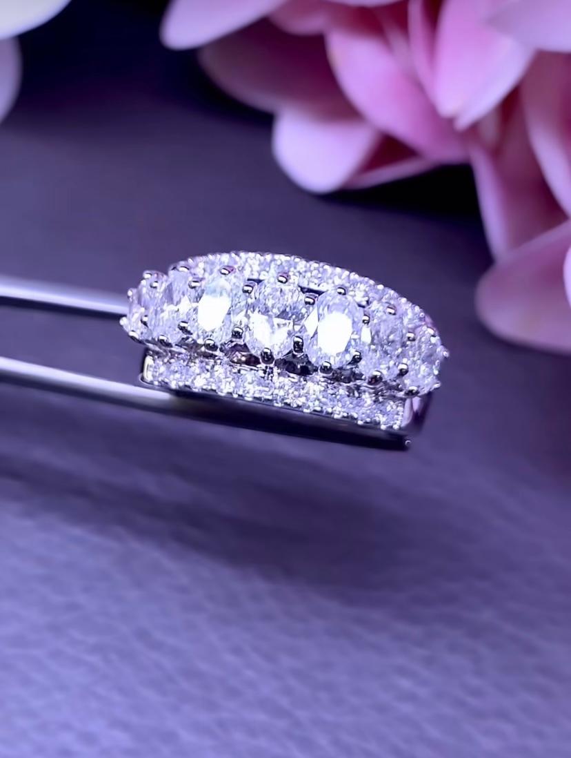 Certified 2.50 Carats Natural Diamonds 18K Gold Ring In New Condition For Sale In Massafra, IT