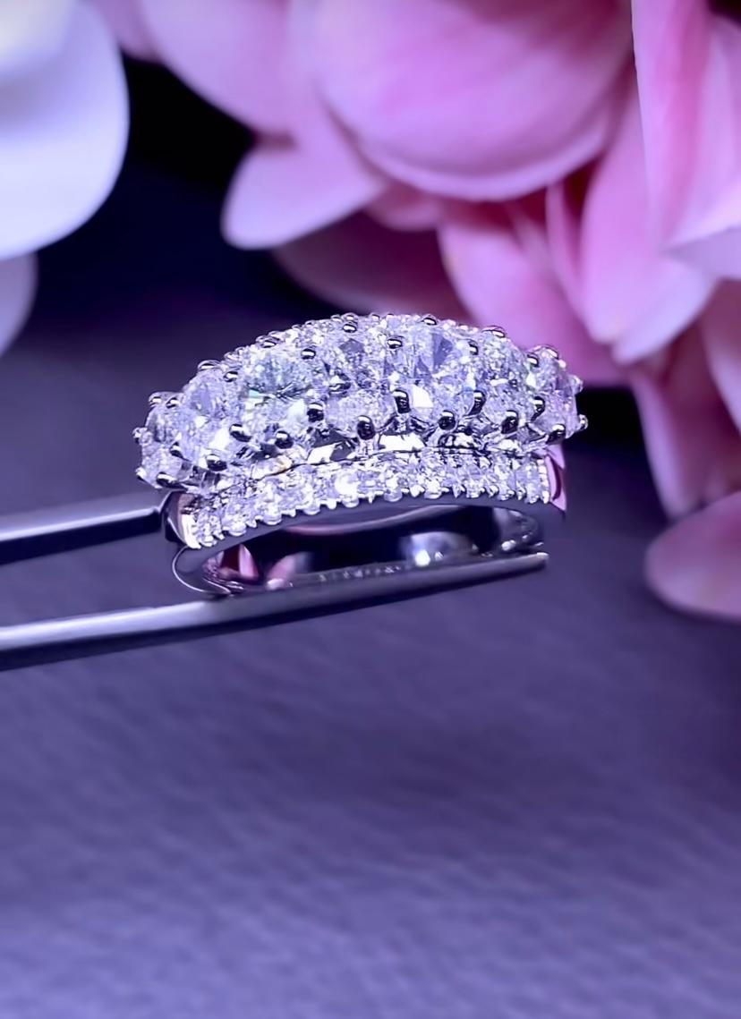 Women's Certified 2.50 Carats Natural Diamonds 18K Gold Ring For Sale