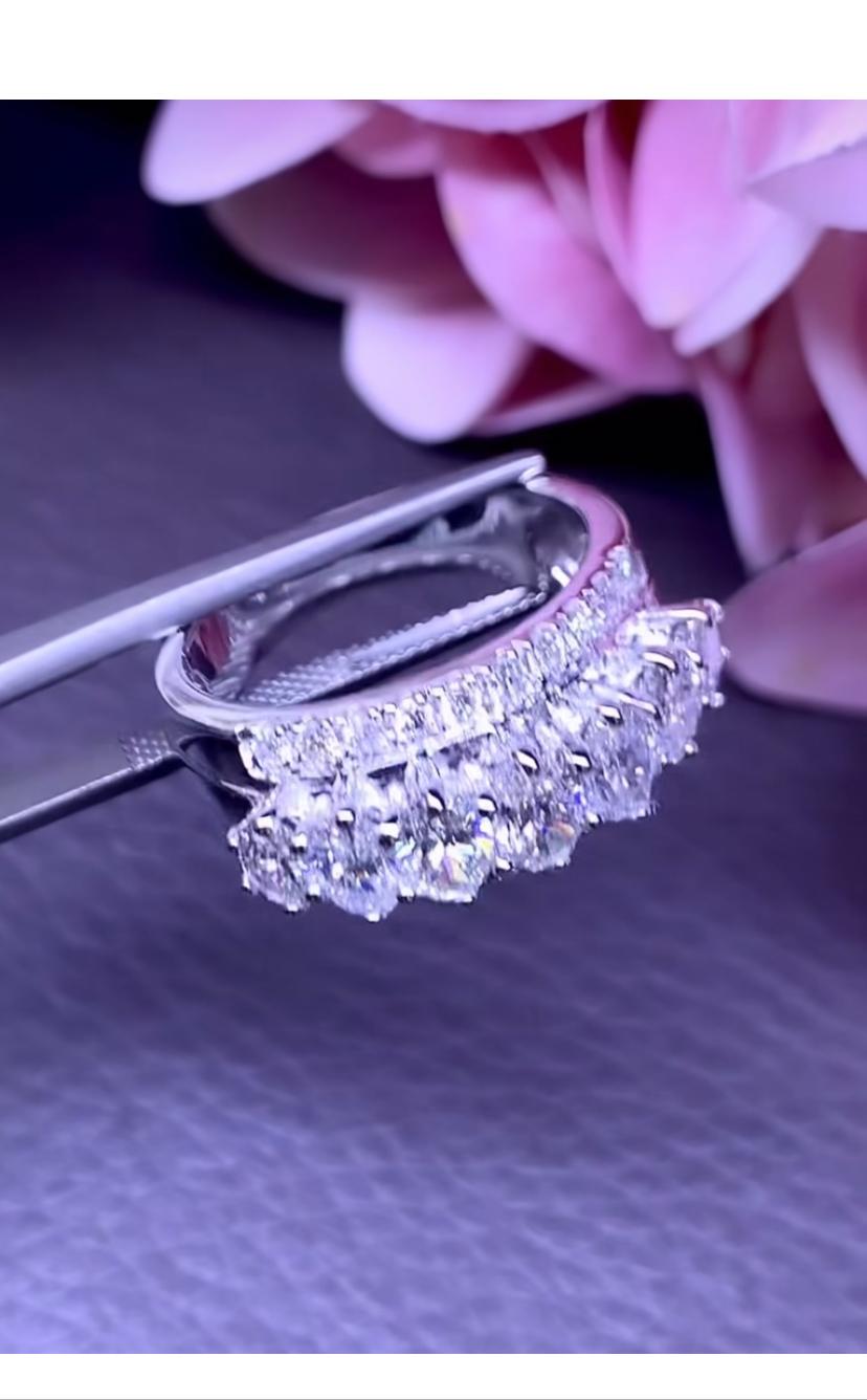 Certified 2.50 Carats Natural Diamonds 18K Gold Ring For Sale 1