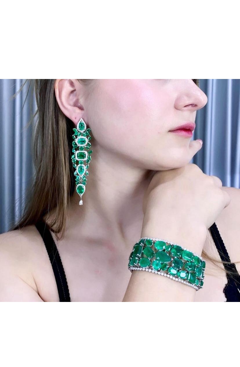 Certified 25.00 Ct Zambian Emeralds  2.50 Ct Diamonds 18K Gold Earrings For Sale 1