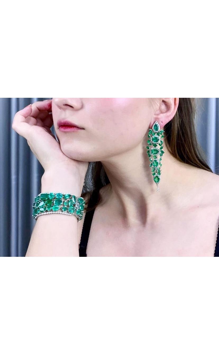 Certified 25.00 Ct Zambian Emeralds  2.50 Ct Diamonds 18K Gold Earrings For Sale 2
