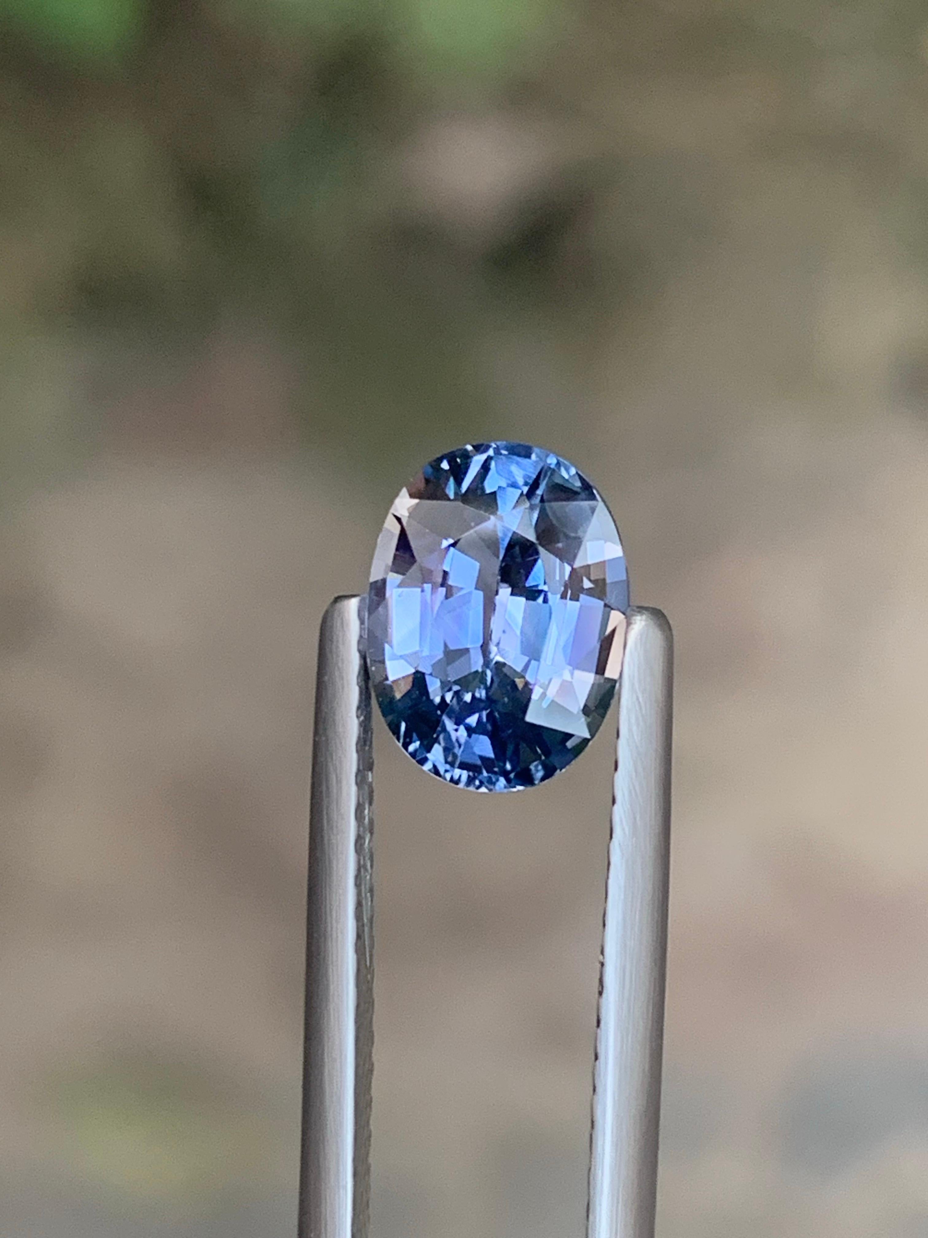 Zertifizierte 2,51 Karat natürlichen losen blauen Saphir Oval Form Edelstein aus Madagaskar im Zustand „Neu“ im Angebot in Peshawar, PK