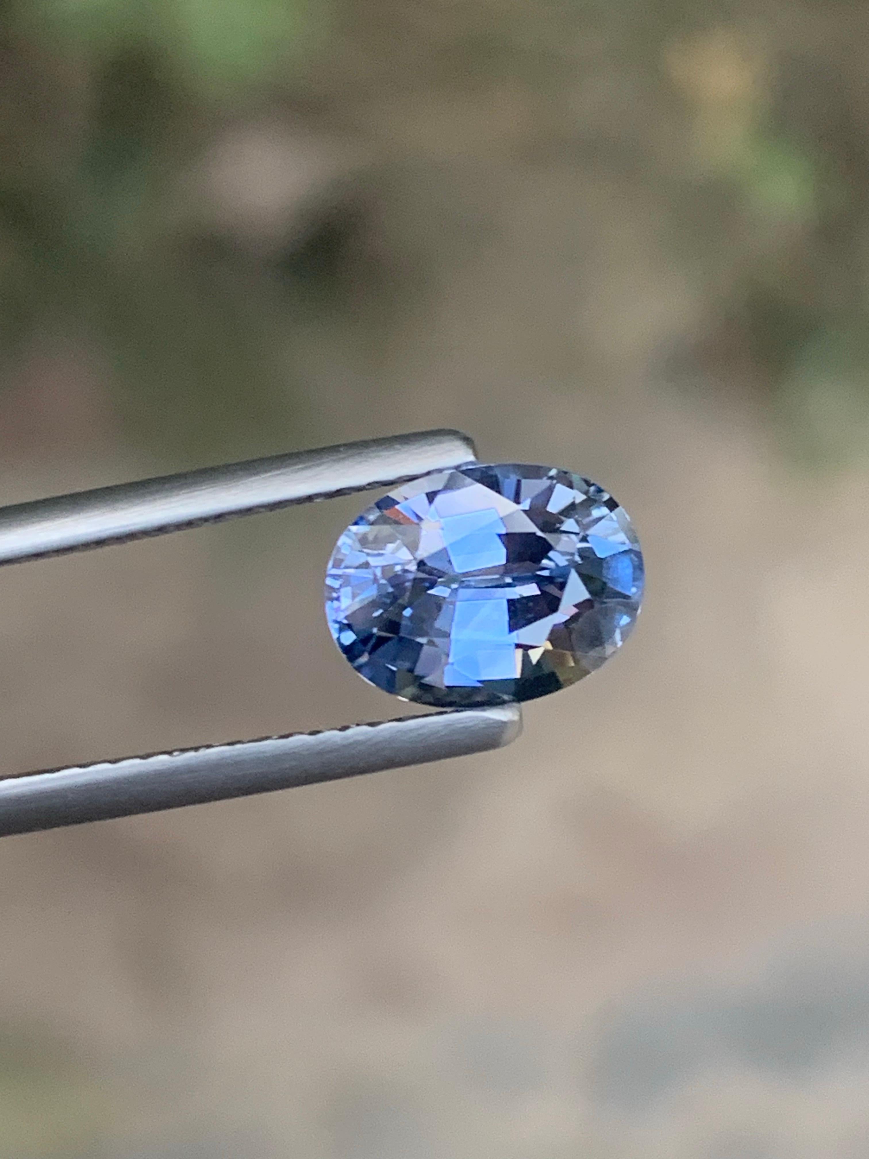 Zertifizierte 2,51 Karat natürlichen losen blauen Saphir Oval Form Edelstein aus Madagaskar im Angebot 1