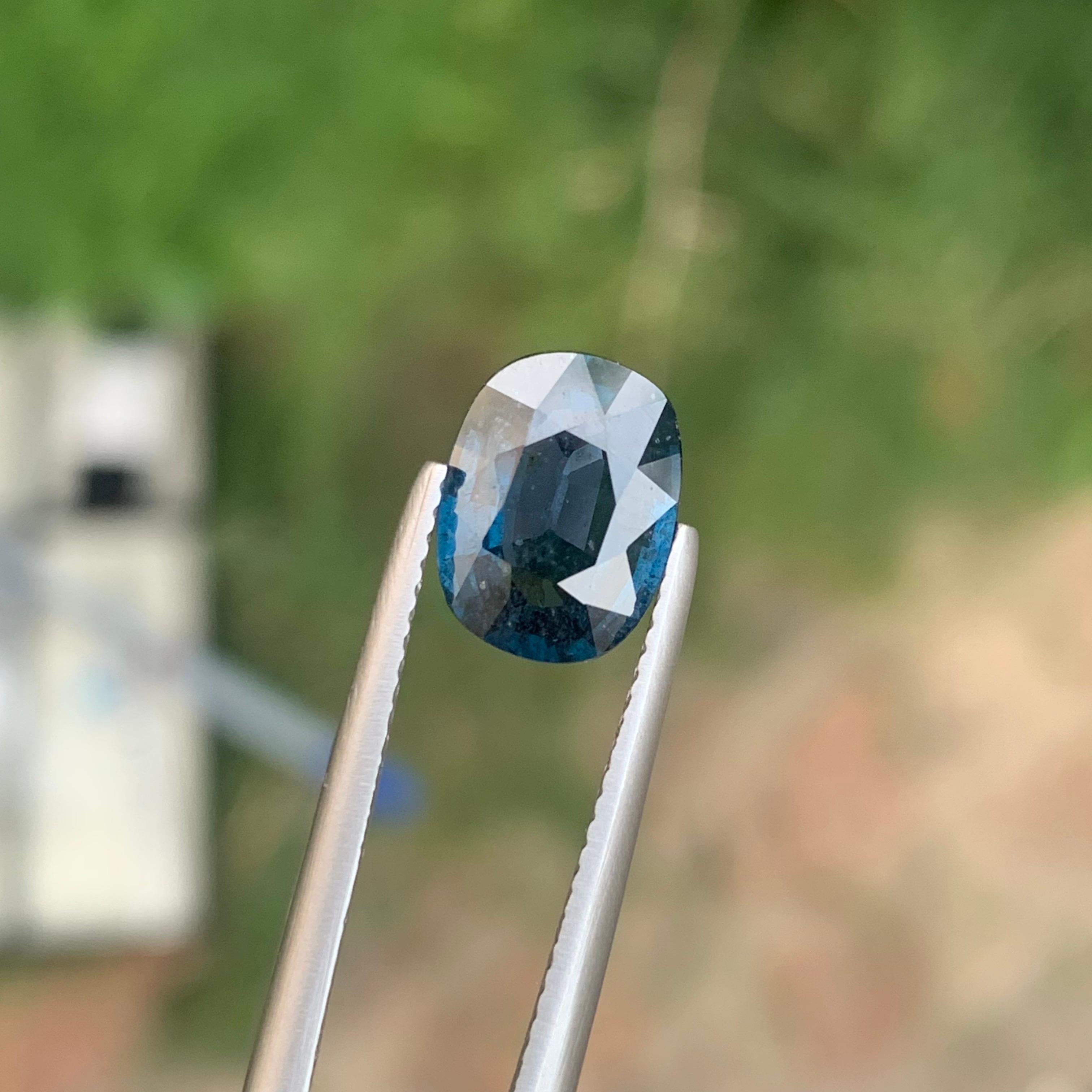 Certified 2.52 Carat Natural Vietnamese Blue Spinel Loose Gemstone For Sale 4