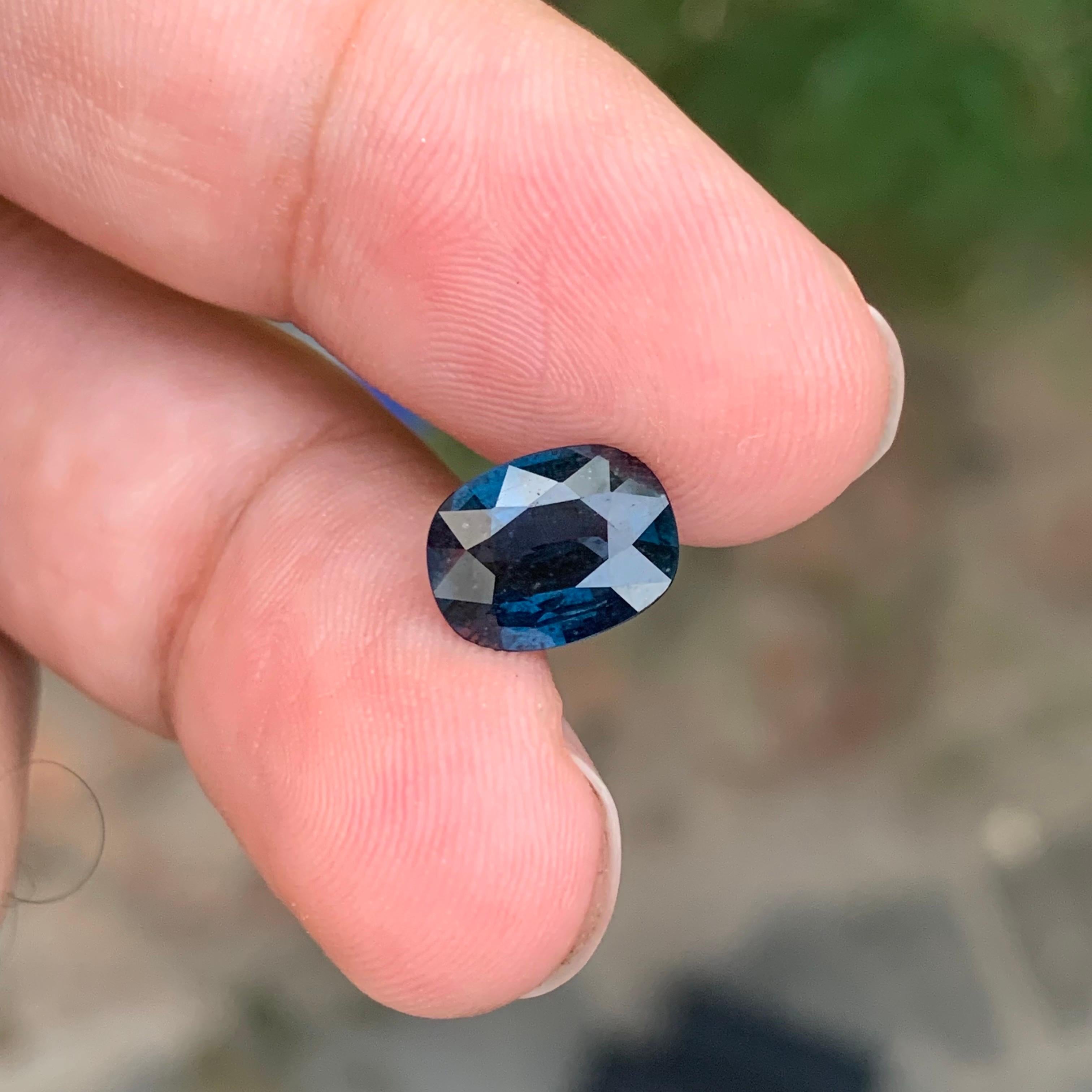 Certified 2.52 Carat Natural Vietnamese Blue Spinel Loose Gemstone For Sale 8