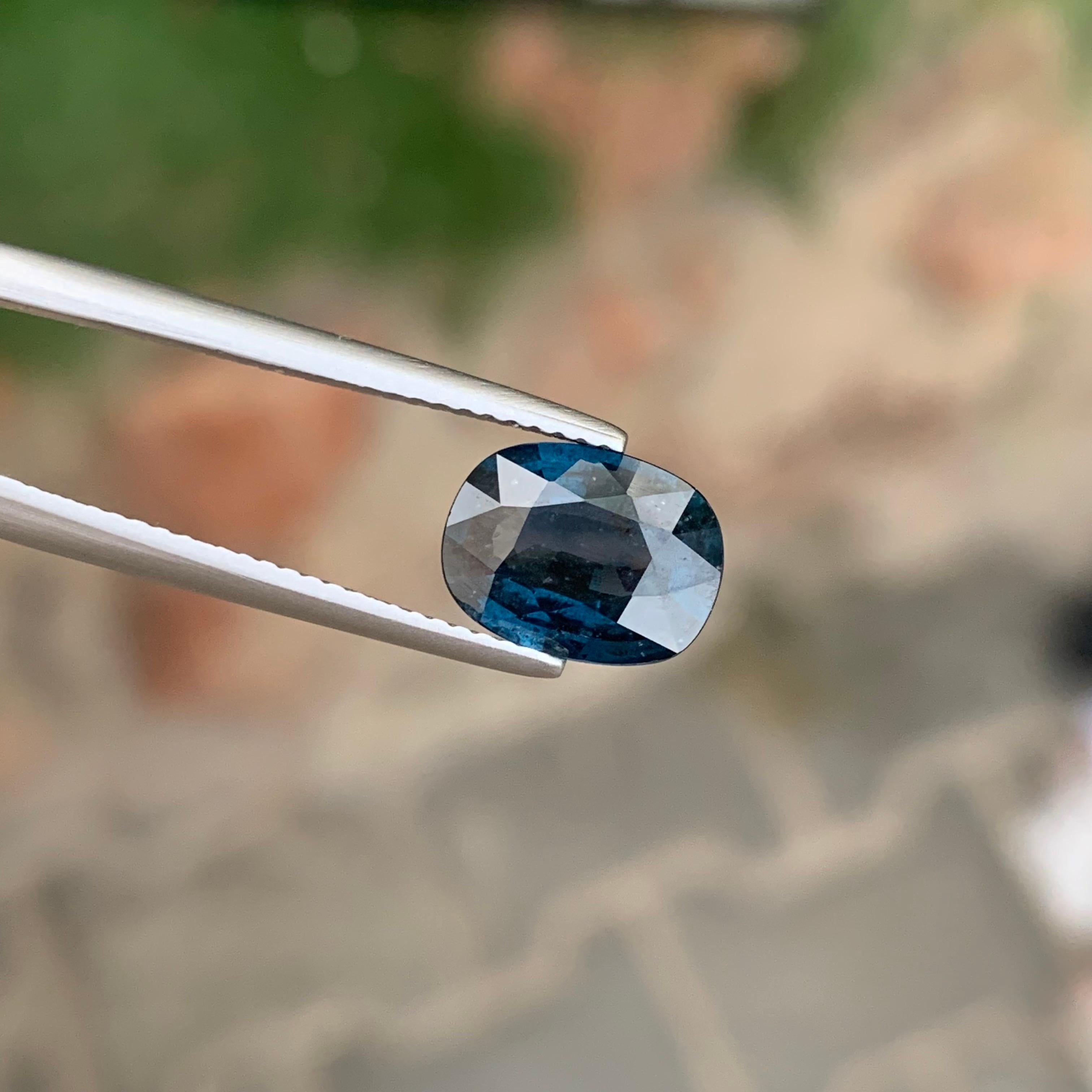 Certified 2.52 Carat Natural Vietnamese Blue Spinel Loose Gemstone In New Condition For Sale In Peshawar, PK