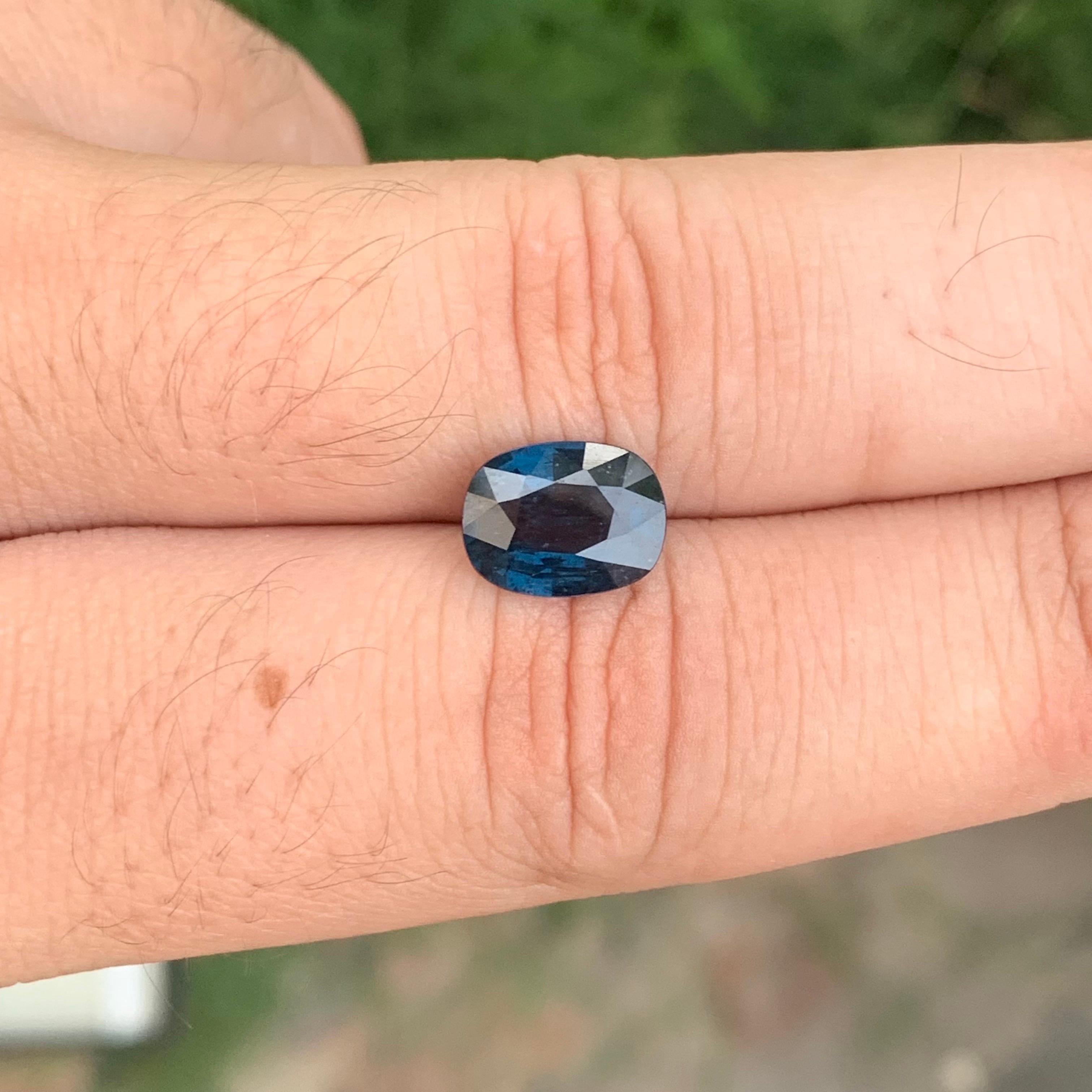 Women's or Men's Certified 2.52 Carat Natural Vietnamese Blue Spinel Loose Gemstone For Sale