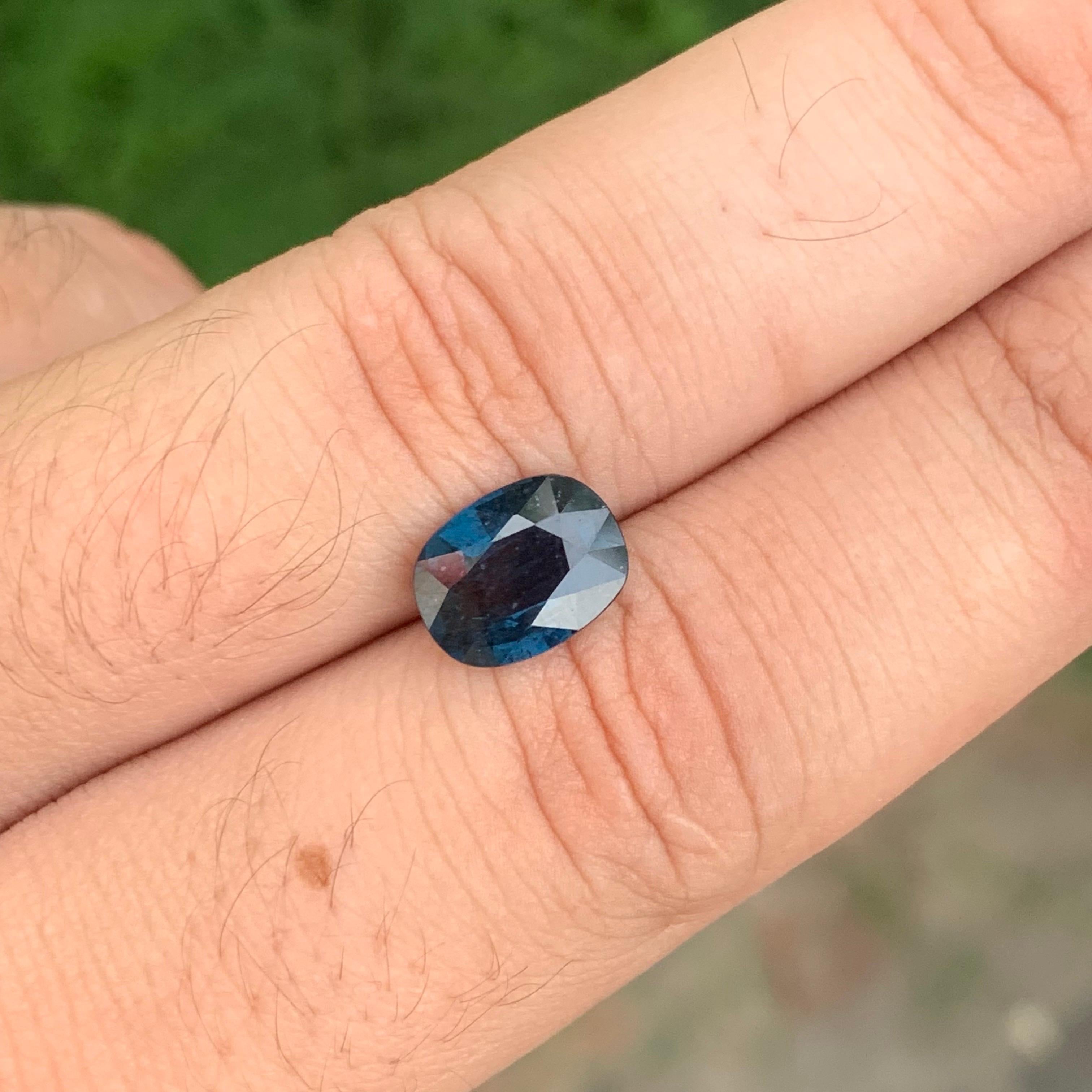 Certified 2.52 Carat Natural Vietnamese Blue Spinel Loose Gemstone For Sale 3