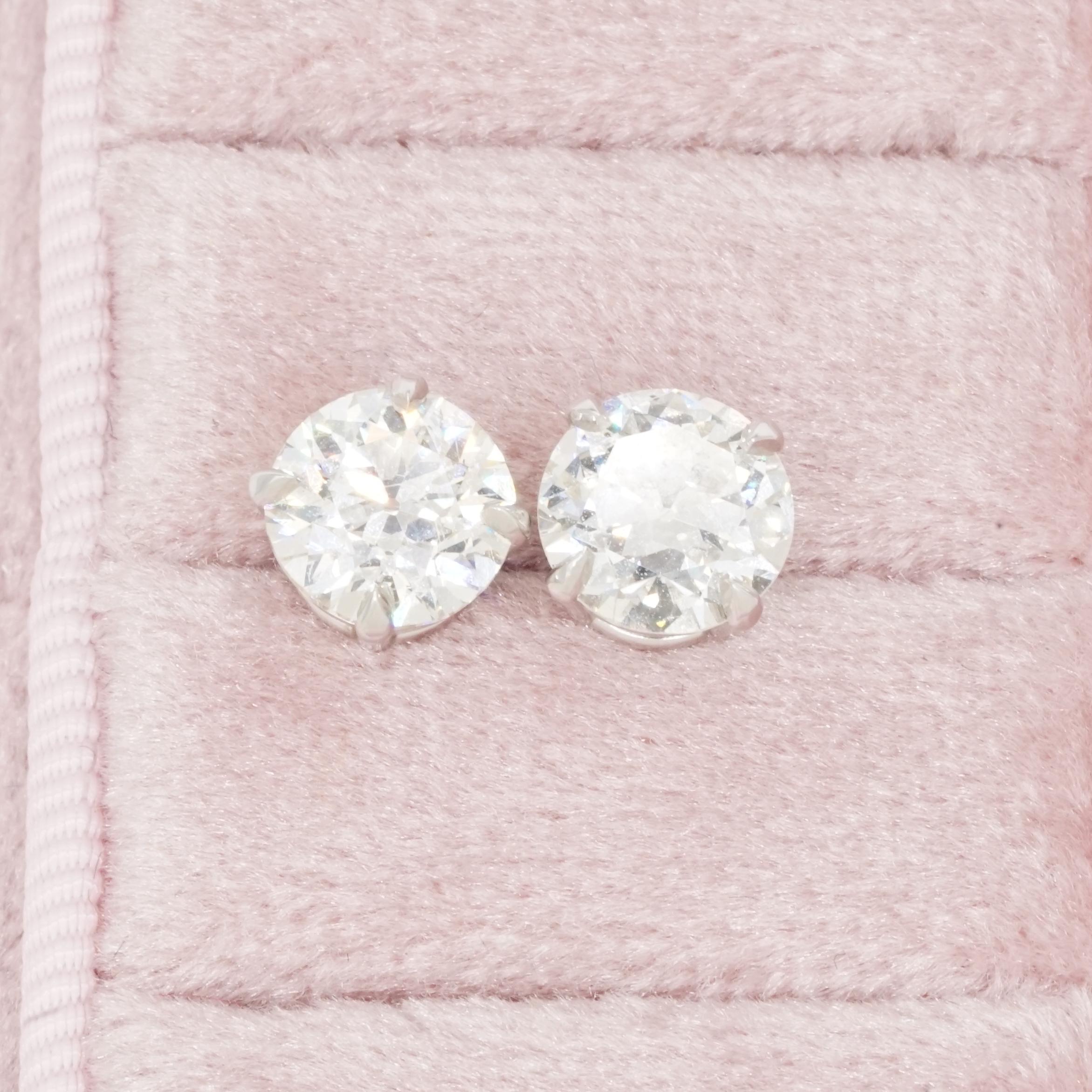 Certified 2.53 Carat Ideal Cut Old Mine Diamond Stud Earrings In New Condition For Sale In Chicago, IL