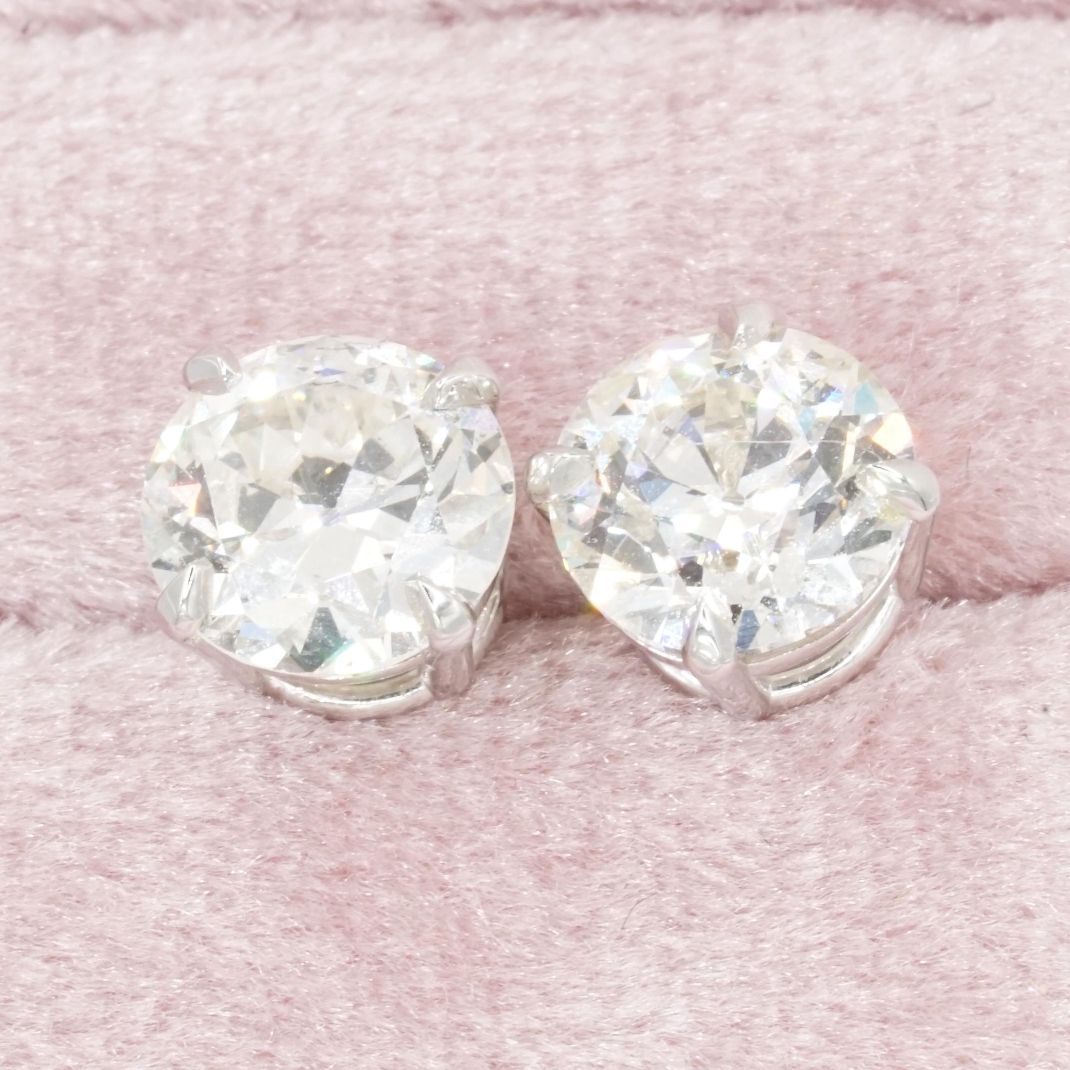 Women's or Men's Certified 2.53 Carat Ideal Cut Old Mine Diamond Stud Earrings For Sale