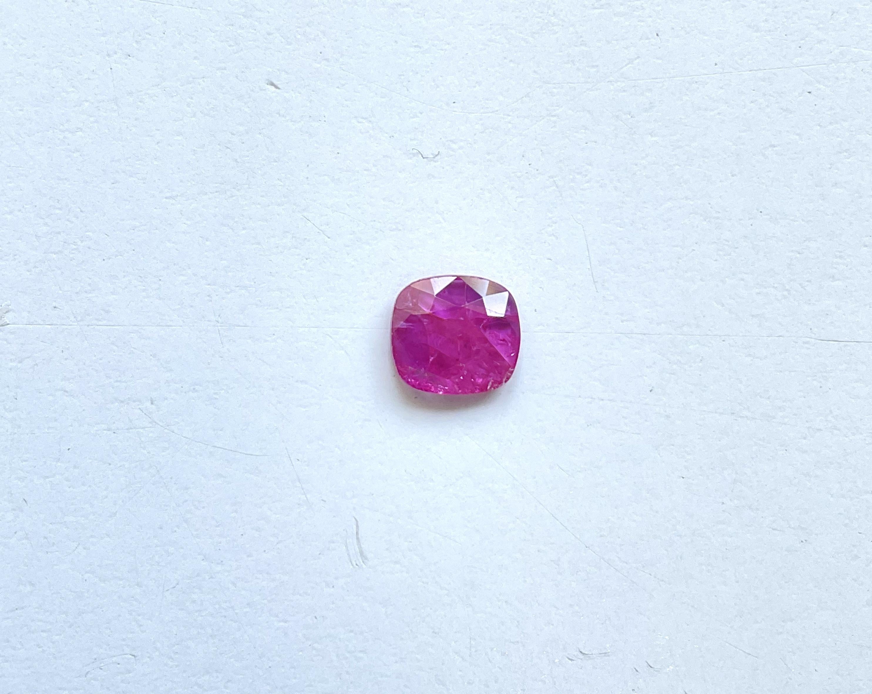 Pierre de rubis du Mozambique certifiée 2.53 carats, taille coussin facettée, non chauffée, naturelle en vente 4