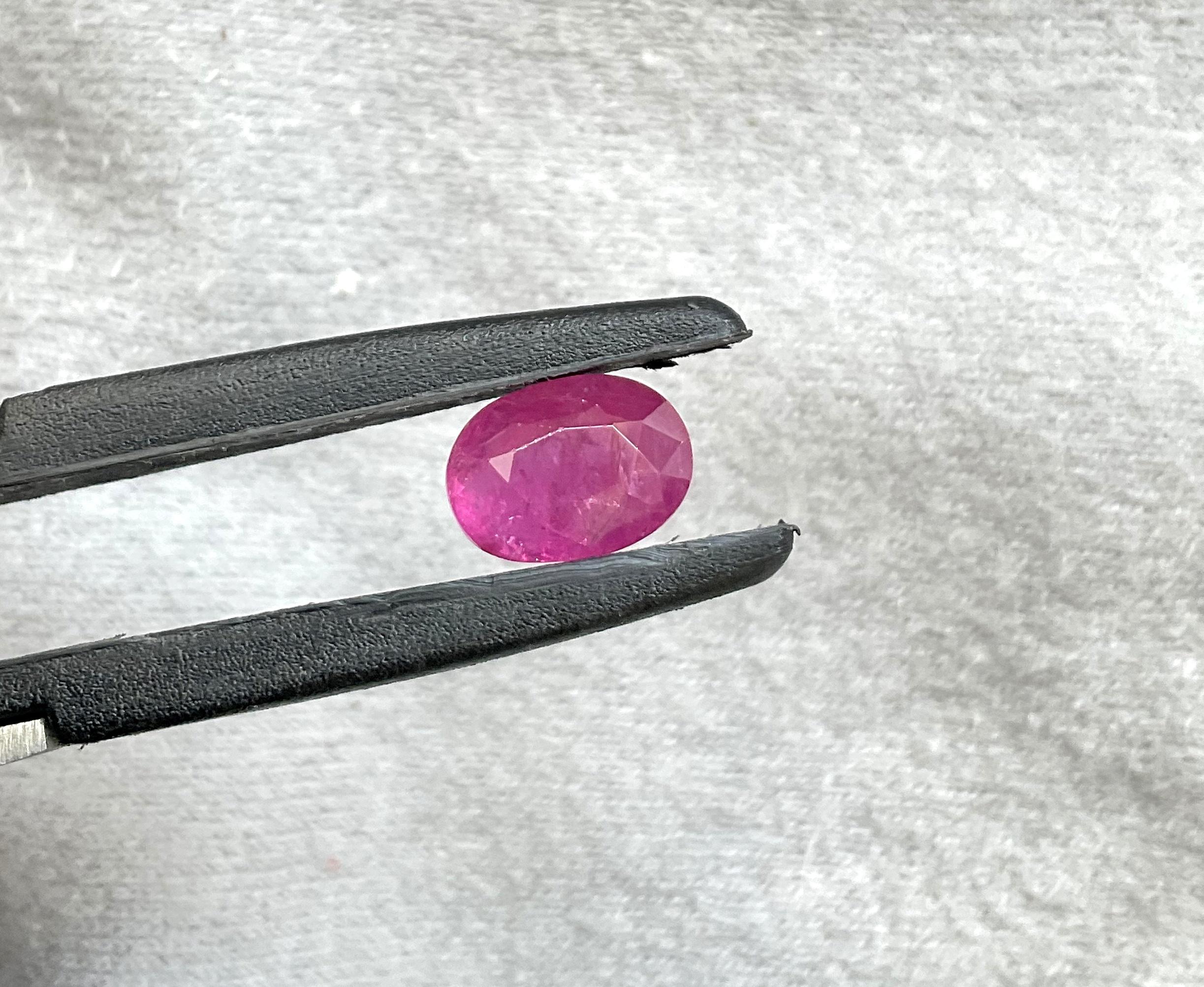 Certified 2.53 Carats Mozambique Ruby Oval Faceted Cut stone No Heat Natural Gem In New Condition In Jaipur, RJ